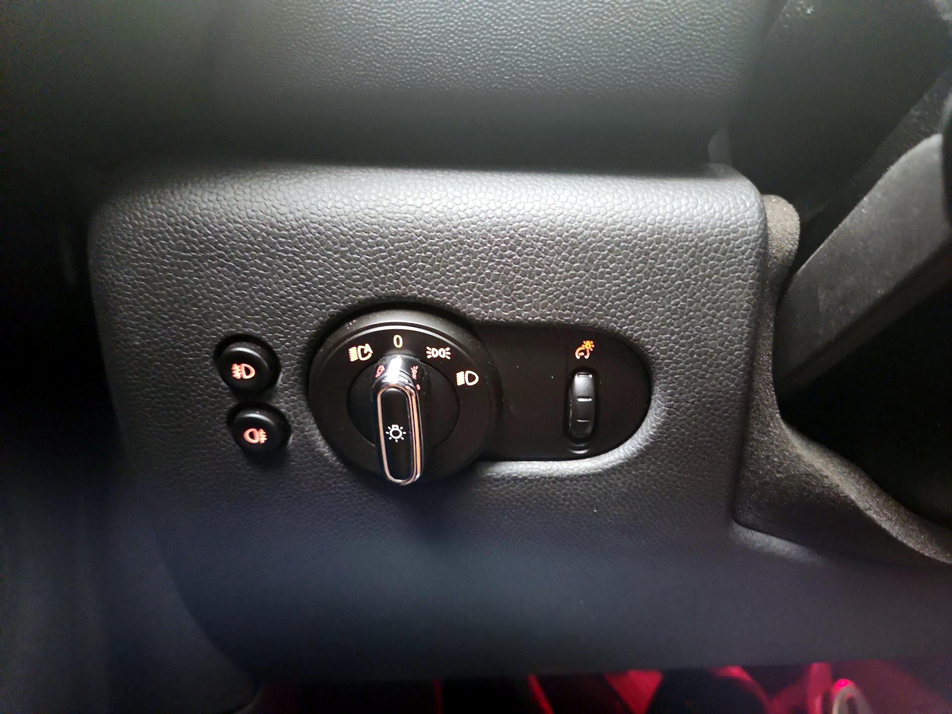 Thumbnail: 2015 MINI Cooper Hardtop - 13