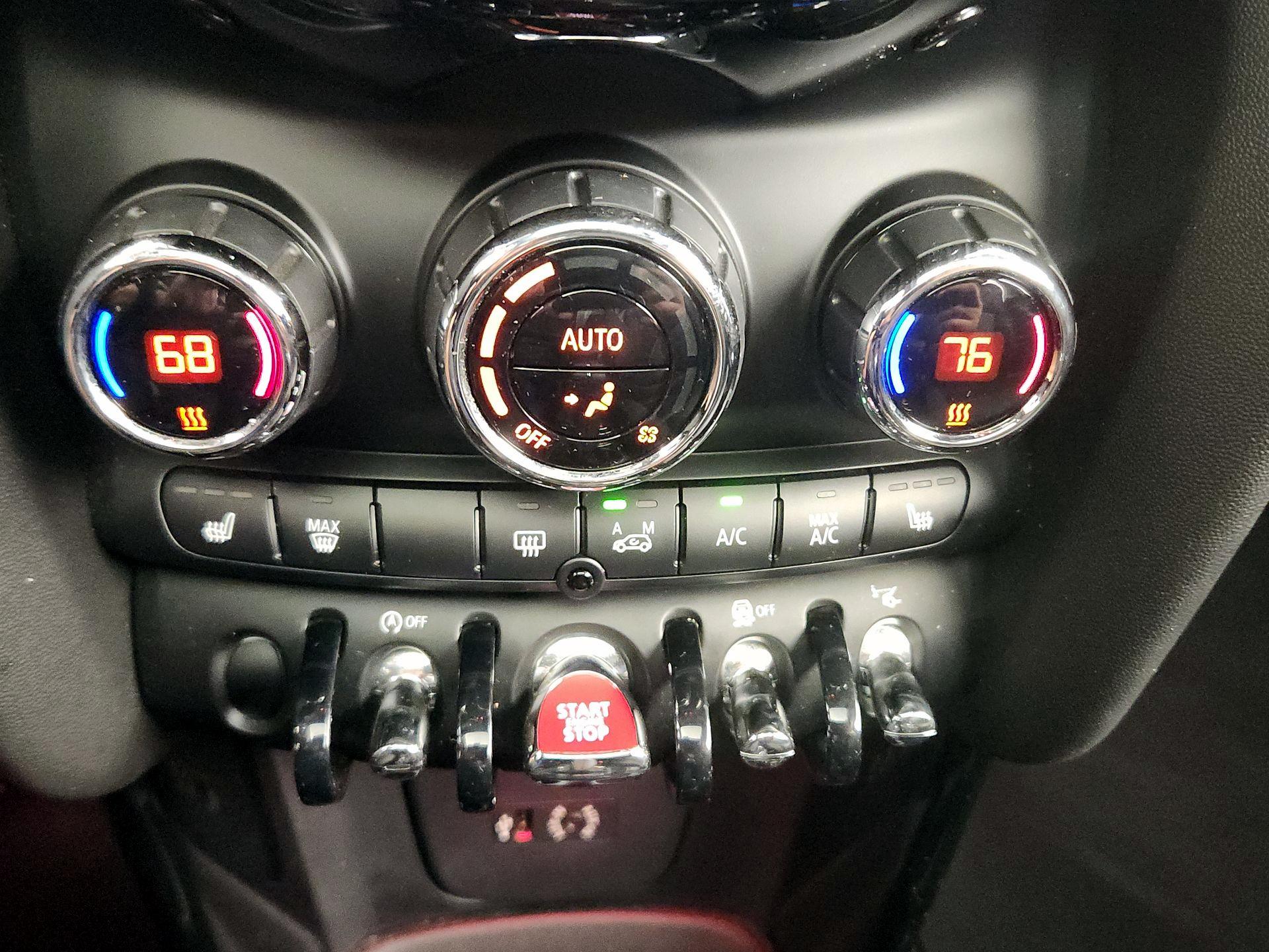 Thumbnail: 2015 MINI Cooper Hardtop - 16