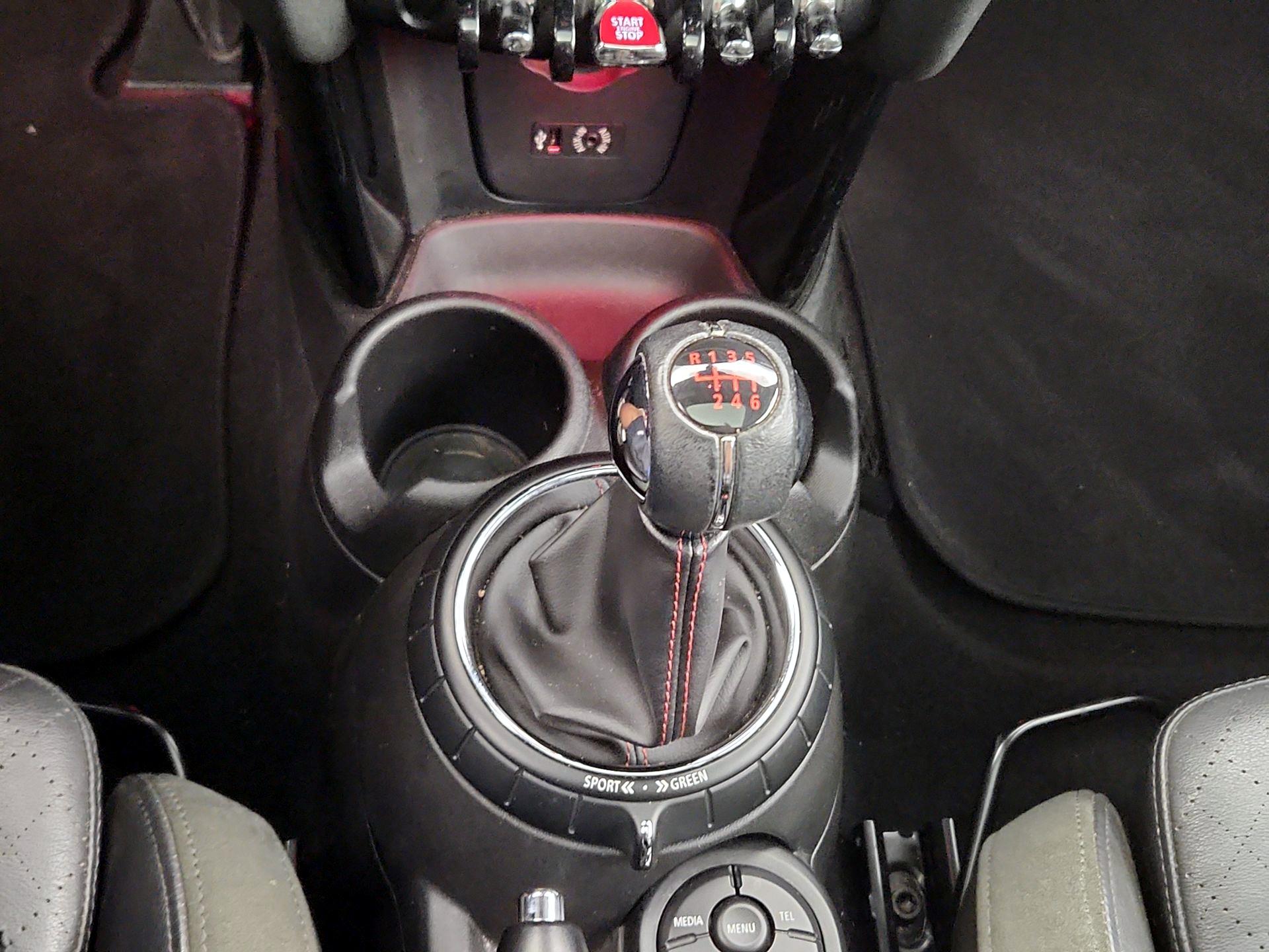 Thumbnail: 2015 MINI Cooper Hardtop - 17