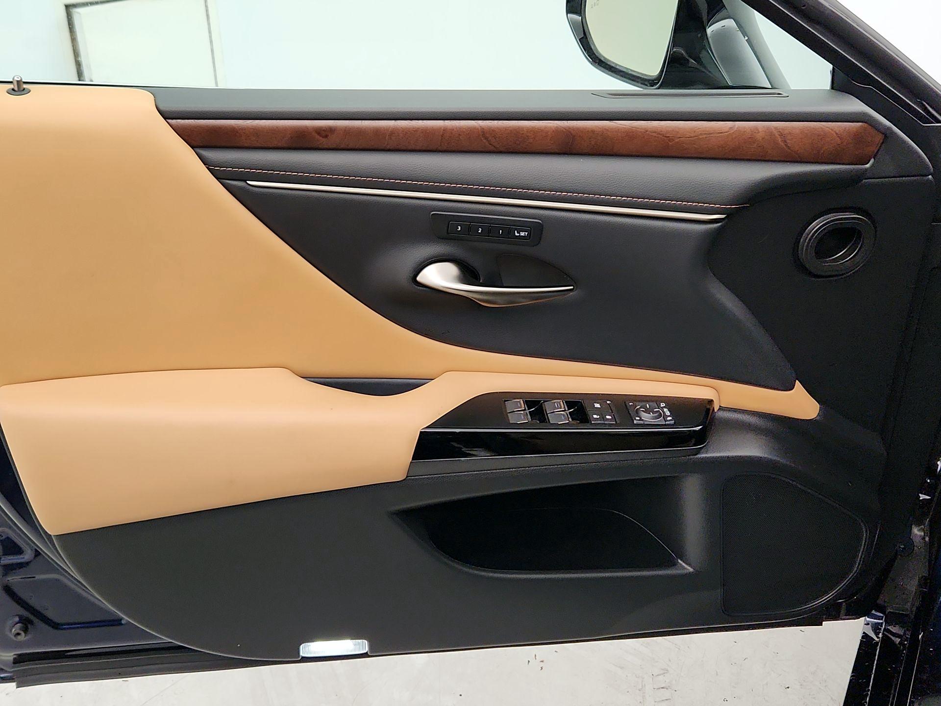 Thumbnail: 2023 Lexus ES - 12