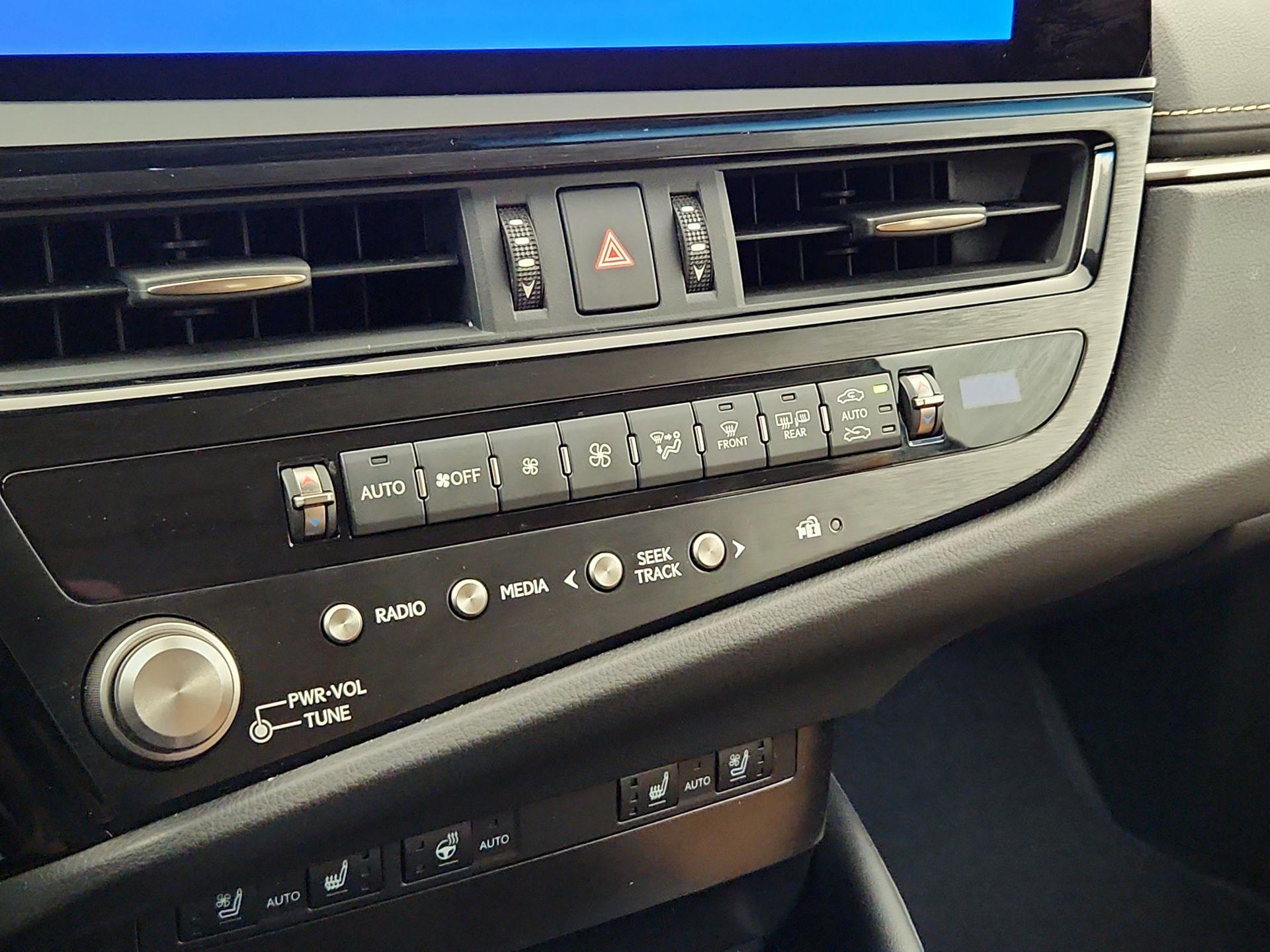 Thumbnail: 2023 Lexus ES - 16