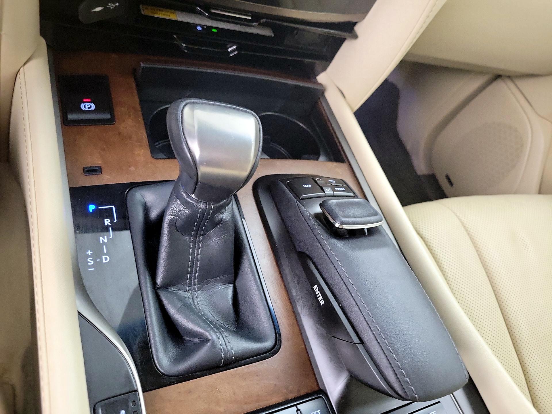 Thumbnail: 2017 Lexus LX - 18