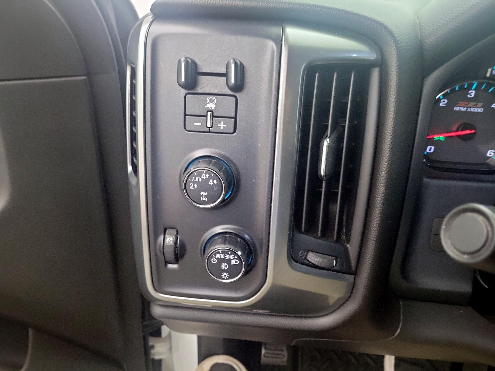 Thumbnail: 2016 Chevrolet Silverado 1500 - 13