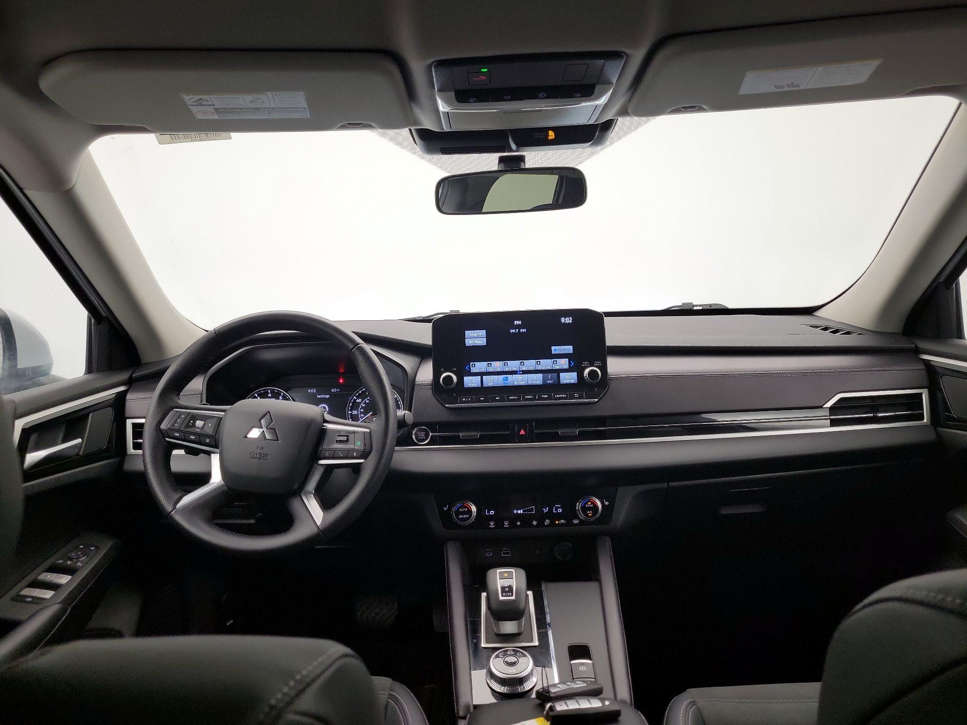 Thumbnail: 2024 Mitsubishi Outlander - 9