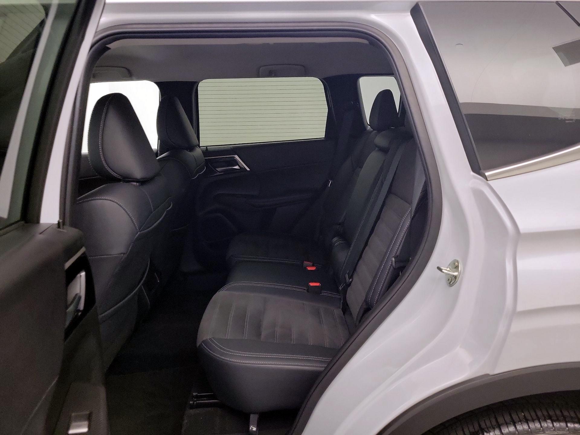 Thumbnail: 2024 Mitsubishi Outlander - 19