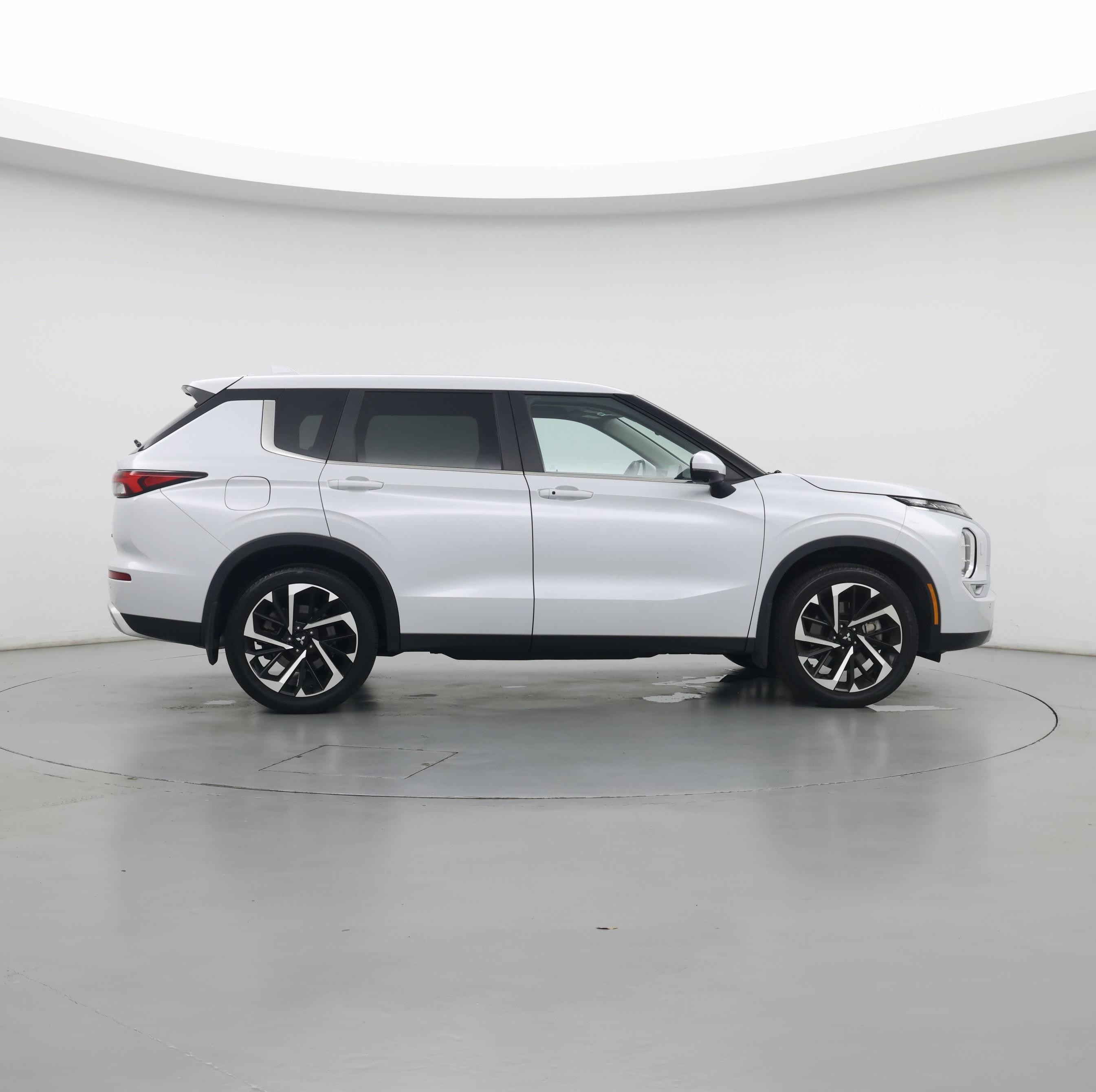 Thumbnail: 2024 Mitsubishi Outlander - 7