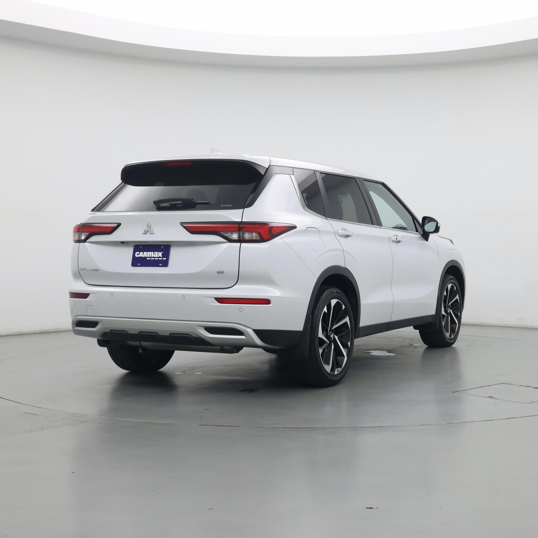 Thumbnail: 2024 Mitsubishi Outlander - 8