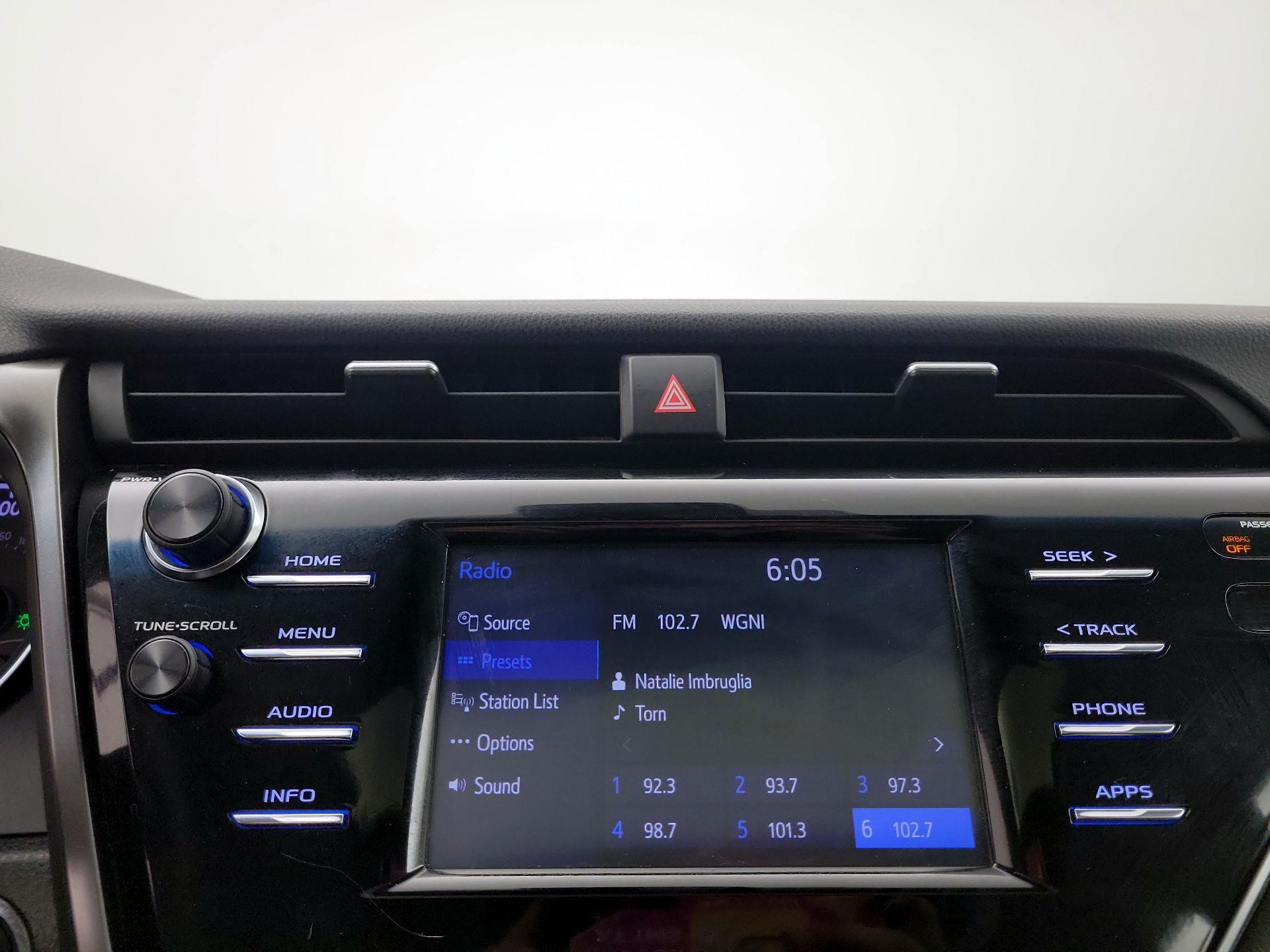 Thumbnail: 2018 Toyota Camry - 15