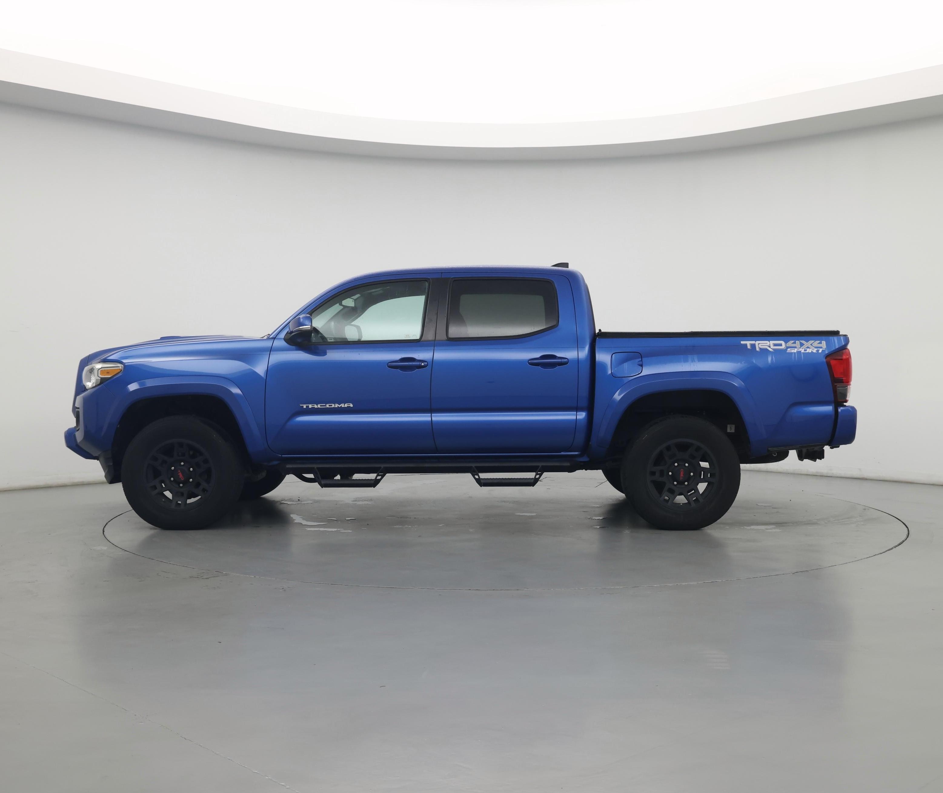 Thumbnail: 2018 Toyota Tacoma - 3