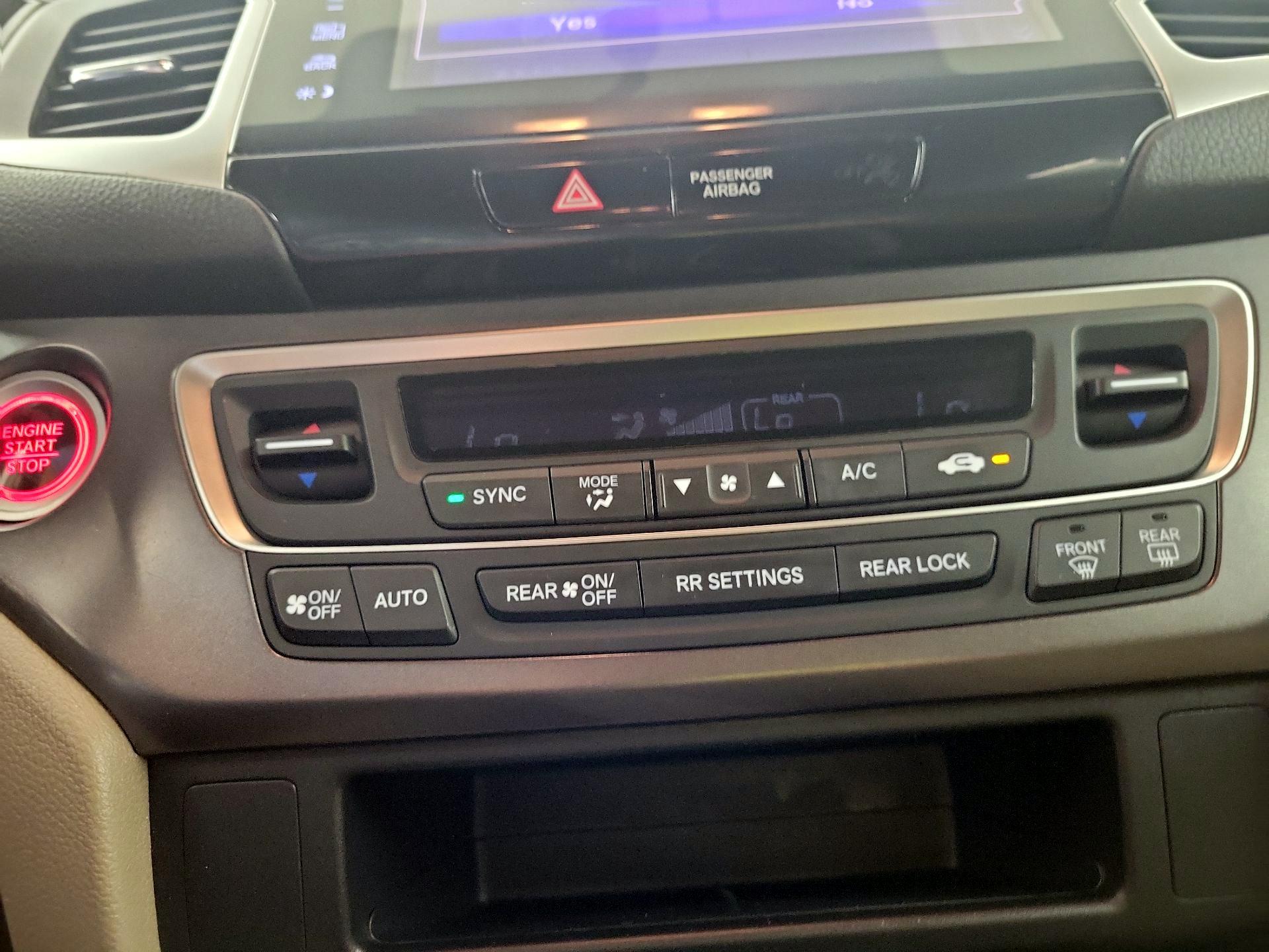 Thumbnail: 2018 Honda Pilot - 16