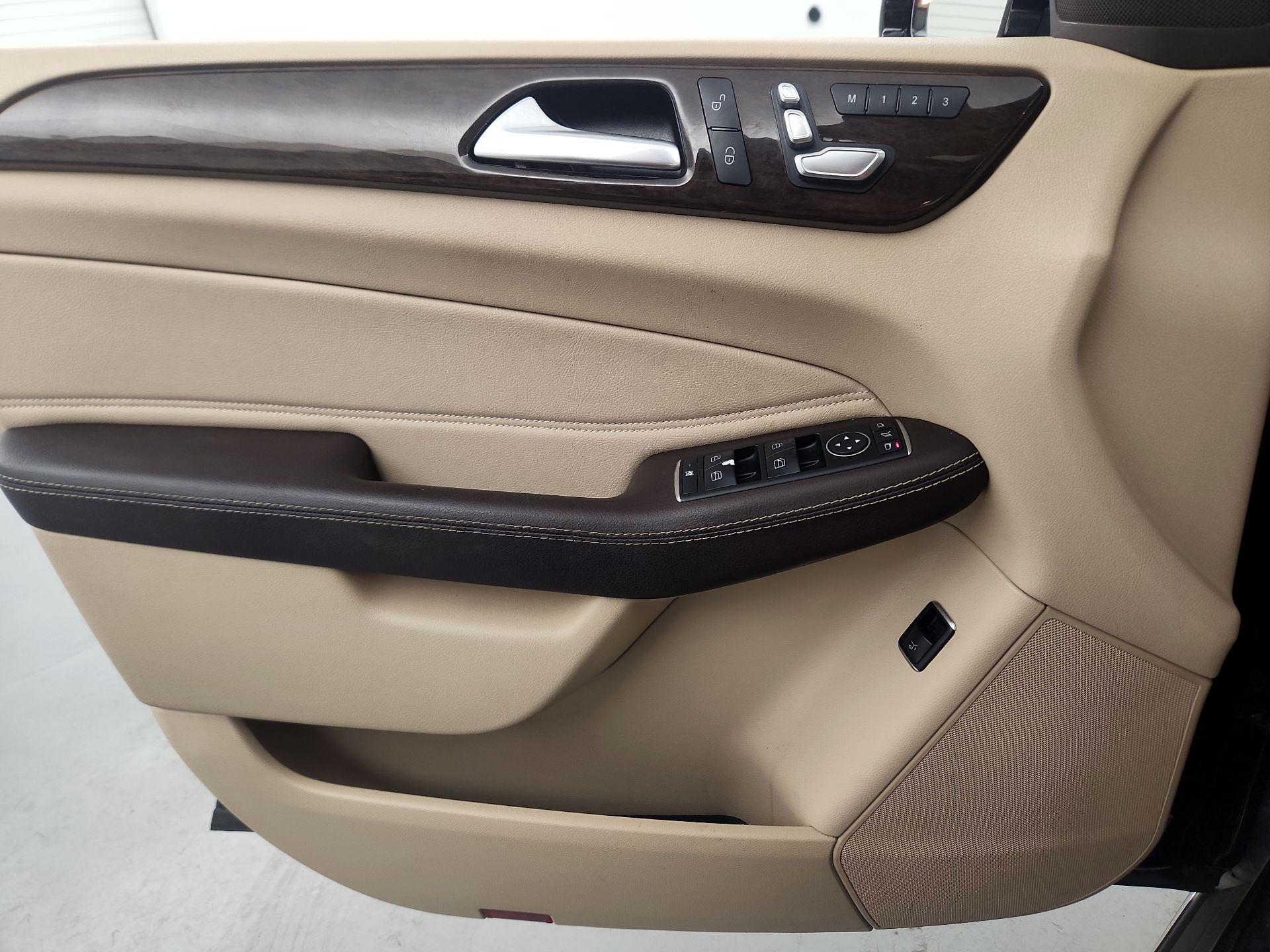 Thumbnail: 2016 Mercedes-Benz GLE - 12