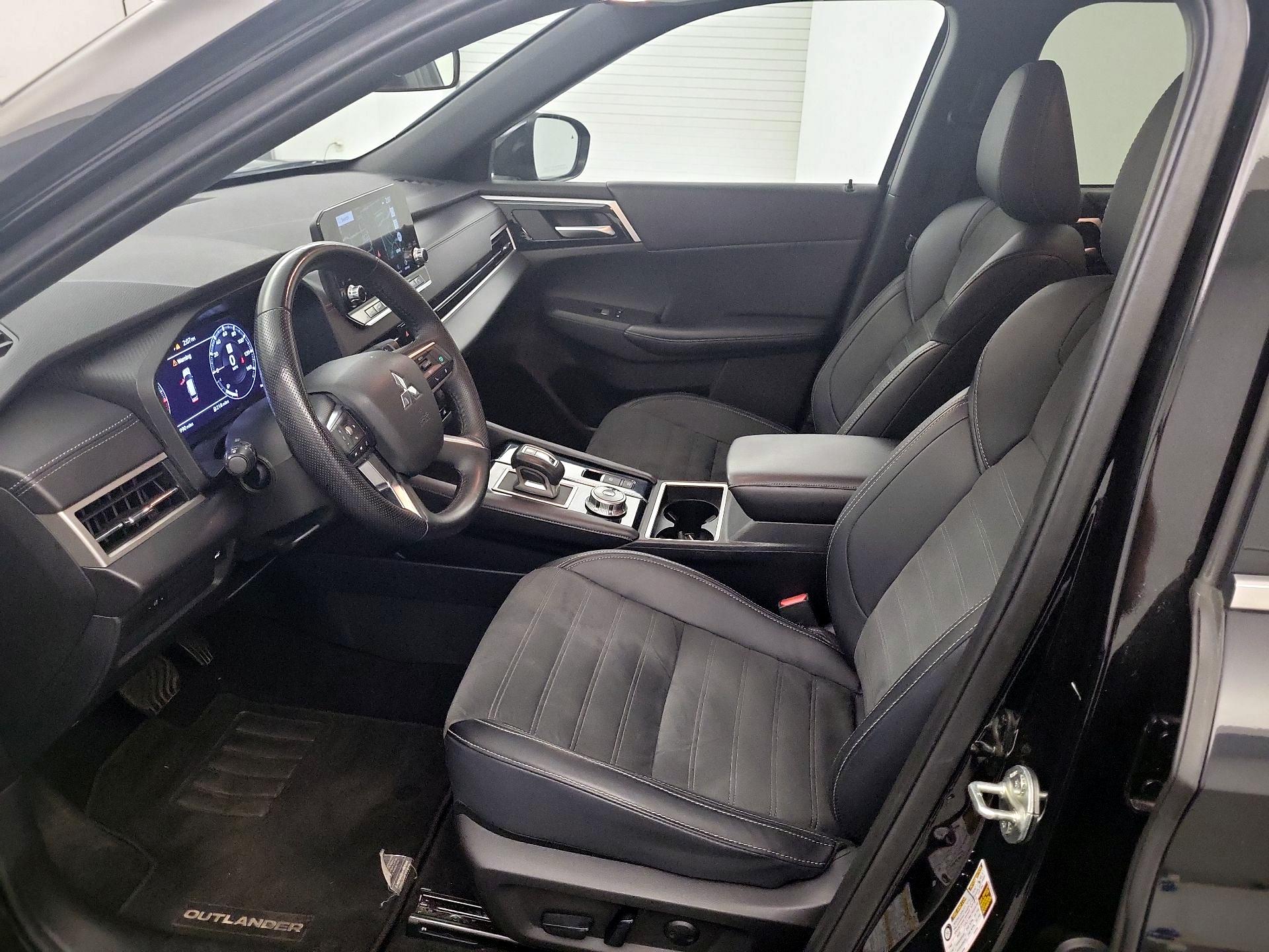 Thumbnail: 2024 Mitsubishi Outlander - 9