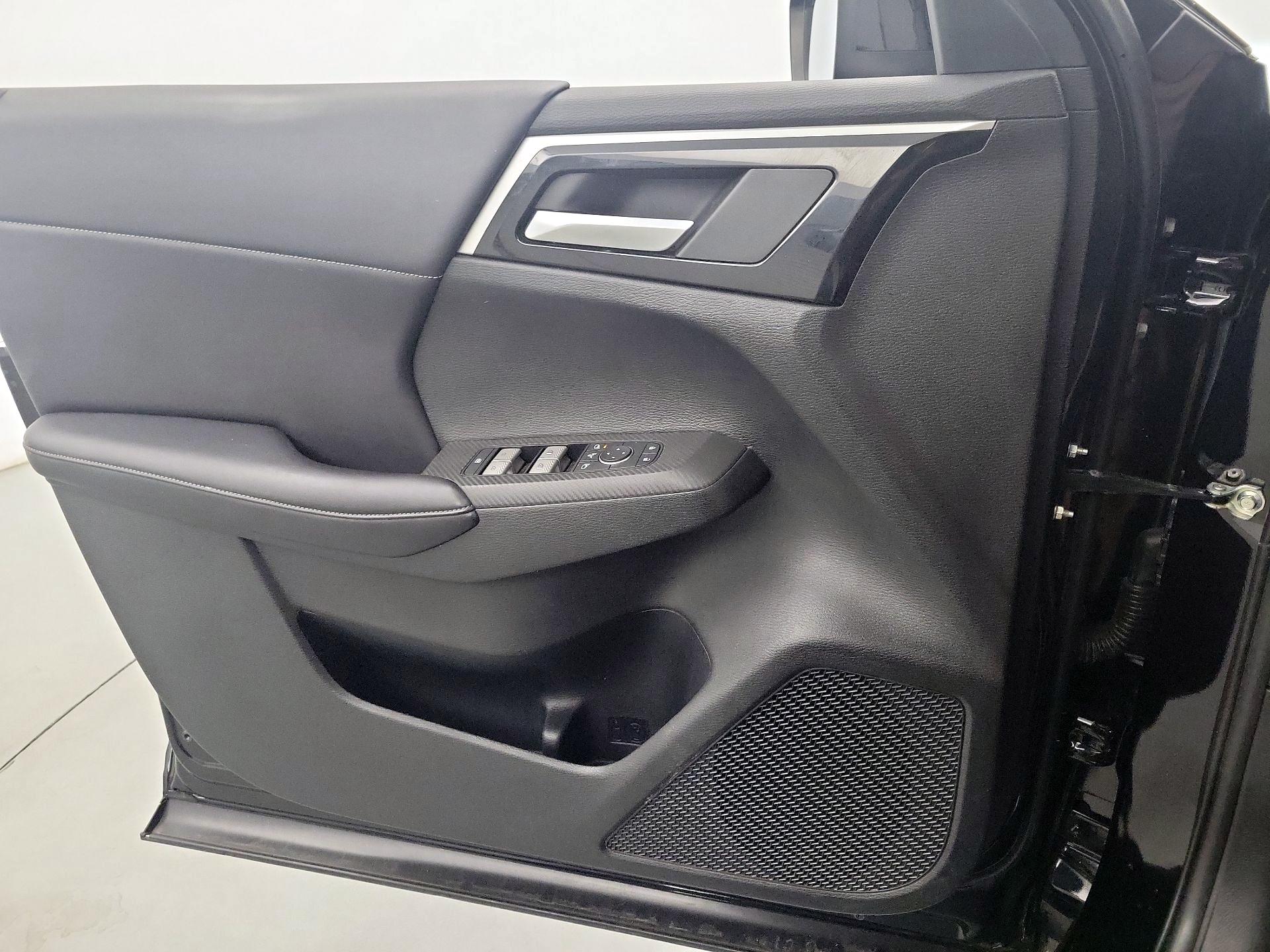 Thumbnail: 2024 Mitsubishi Outlander - 10