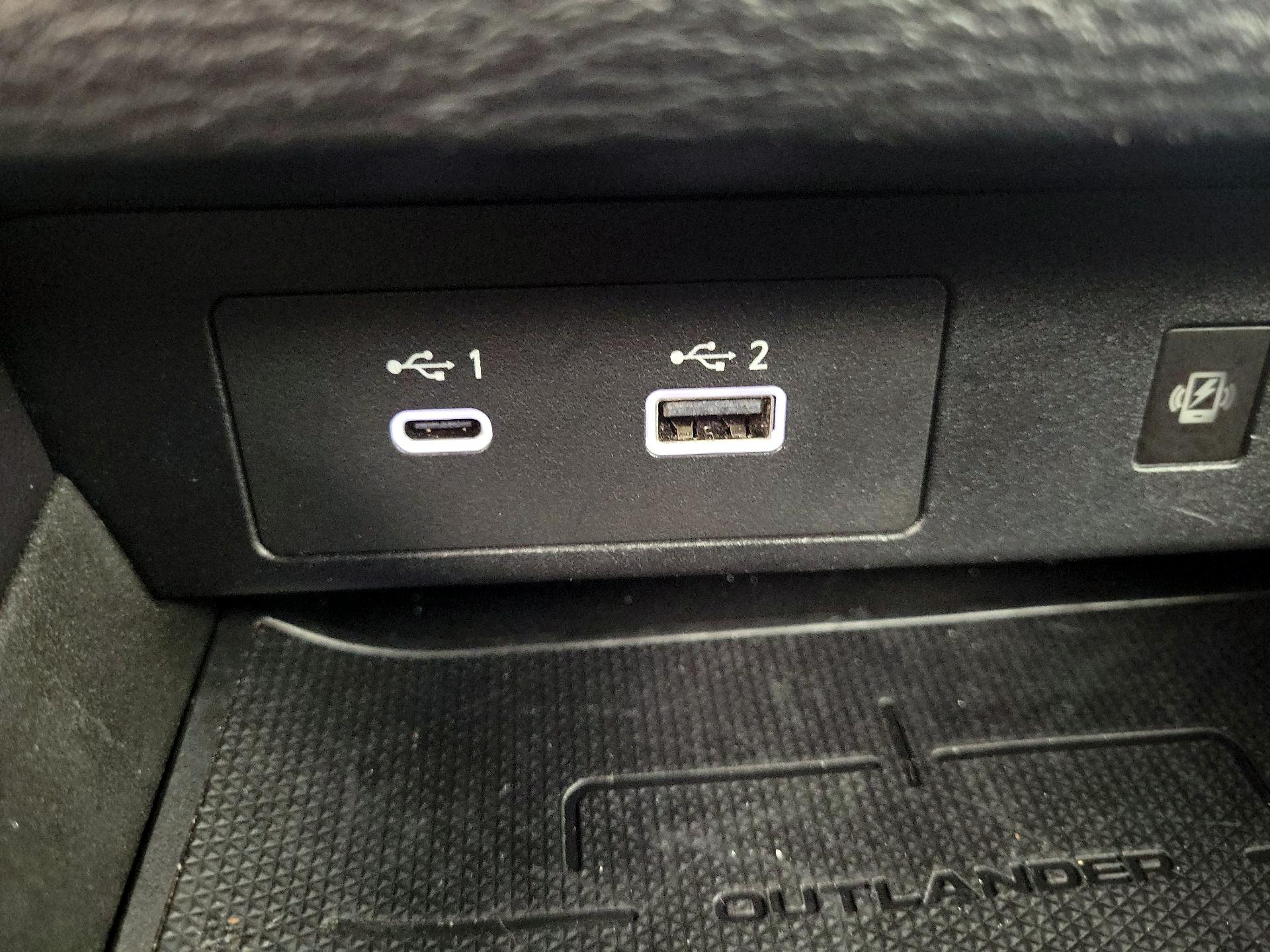 Thumbnail: 2024 Mitsubishi Outlander - 16