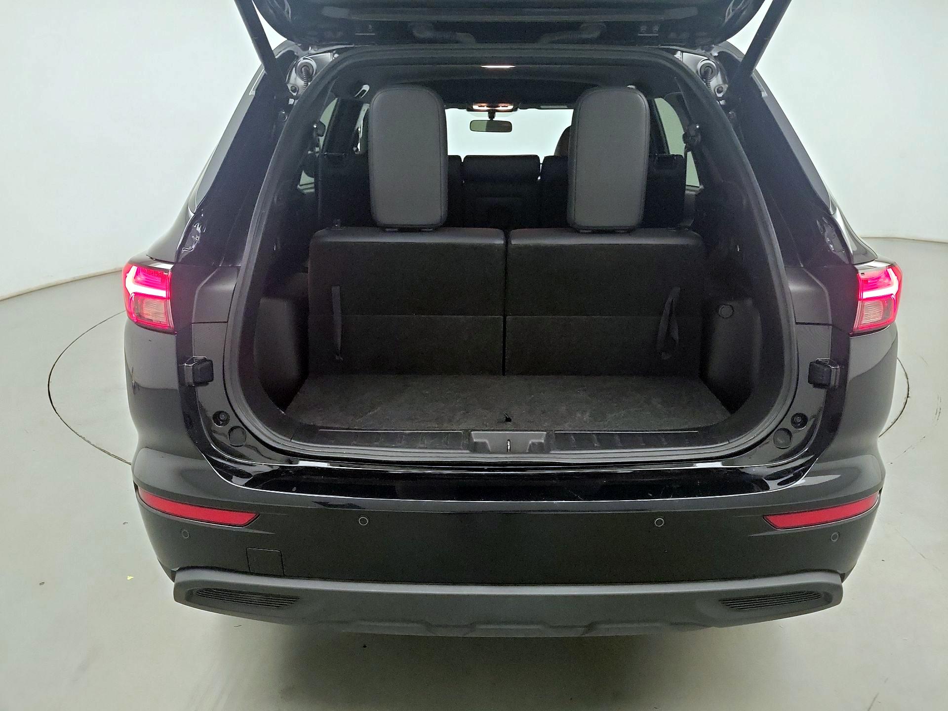 Thumbnail: 2024 Mitsubishi Outlander - 19