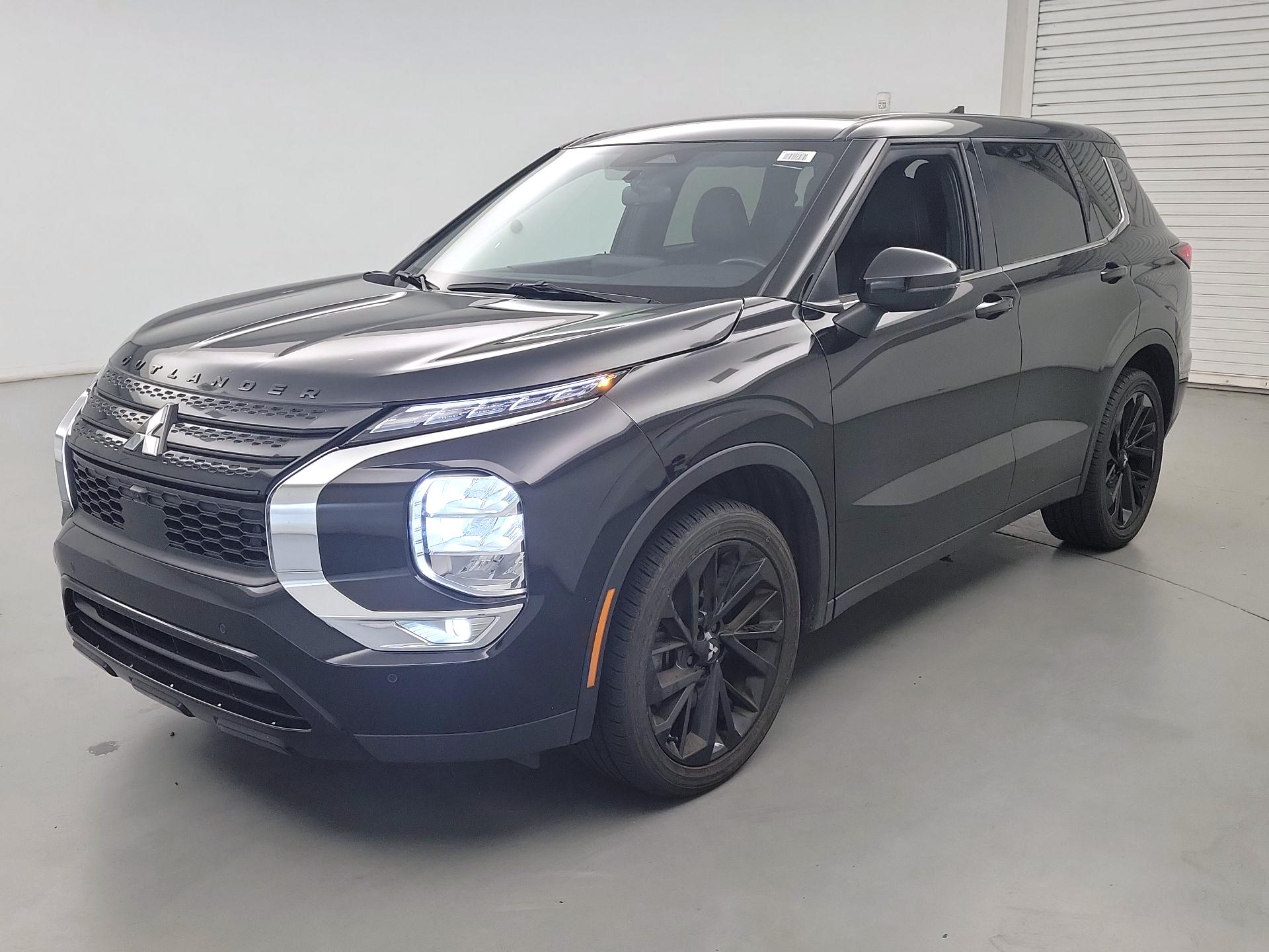 Thumbnail: 2024 Mitsubishi Outlander - 3