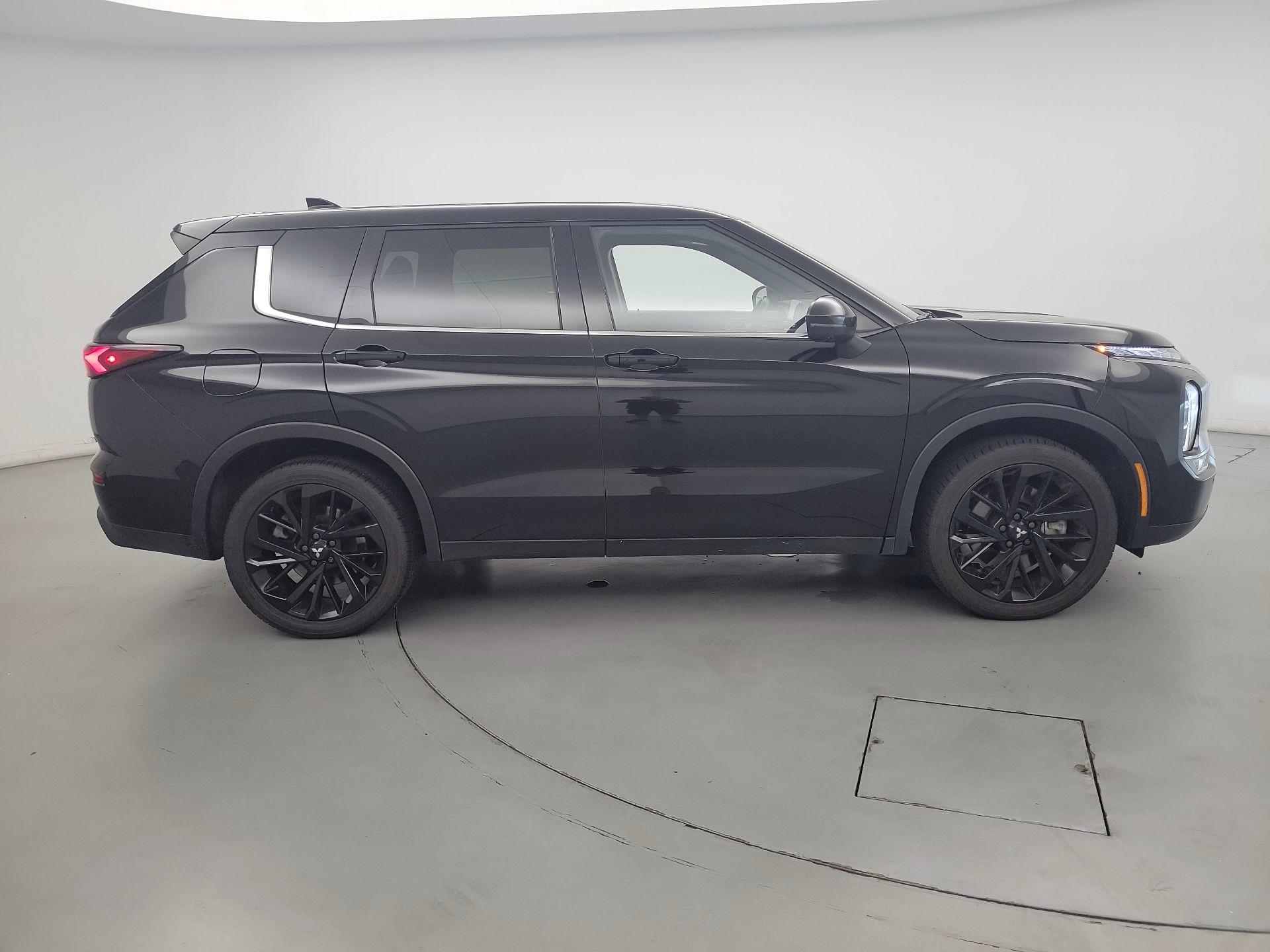 Thumbnail: 2024 Mitsubishi Outlander - 4