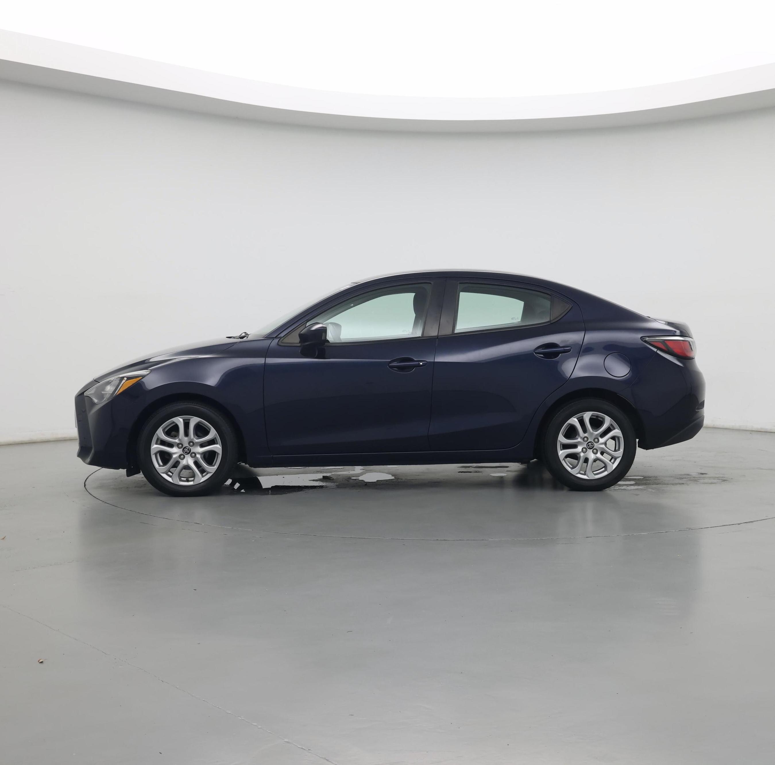 Thumbnail: 2017 Toyota Yaris iA - 3