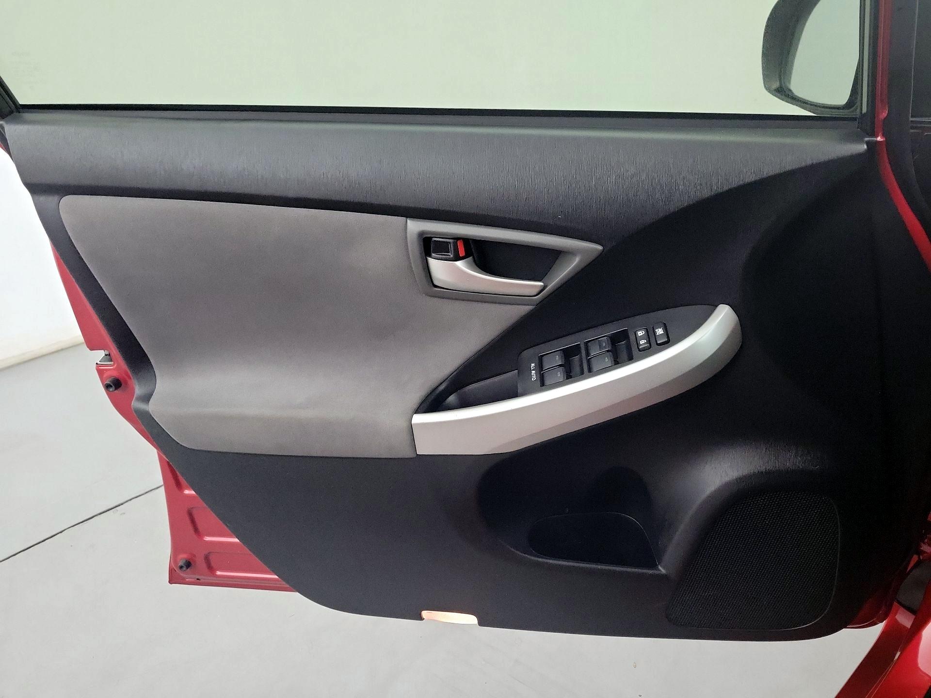 Thumbnail: 2015 Toyota Prius - 12