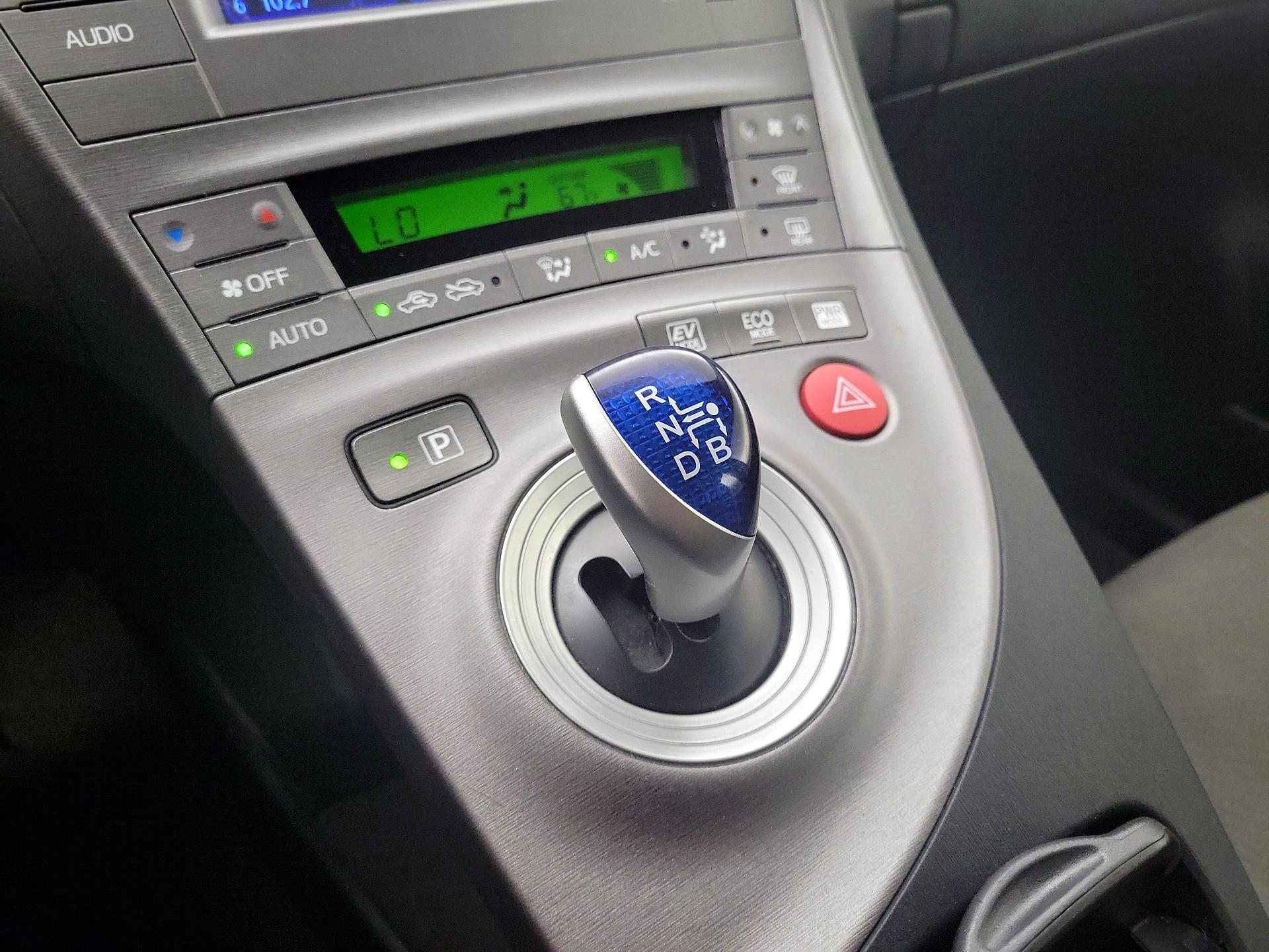 Thumbnail: 2015 Toyota Prius - 17
