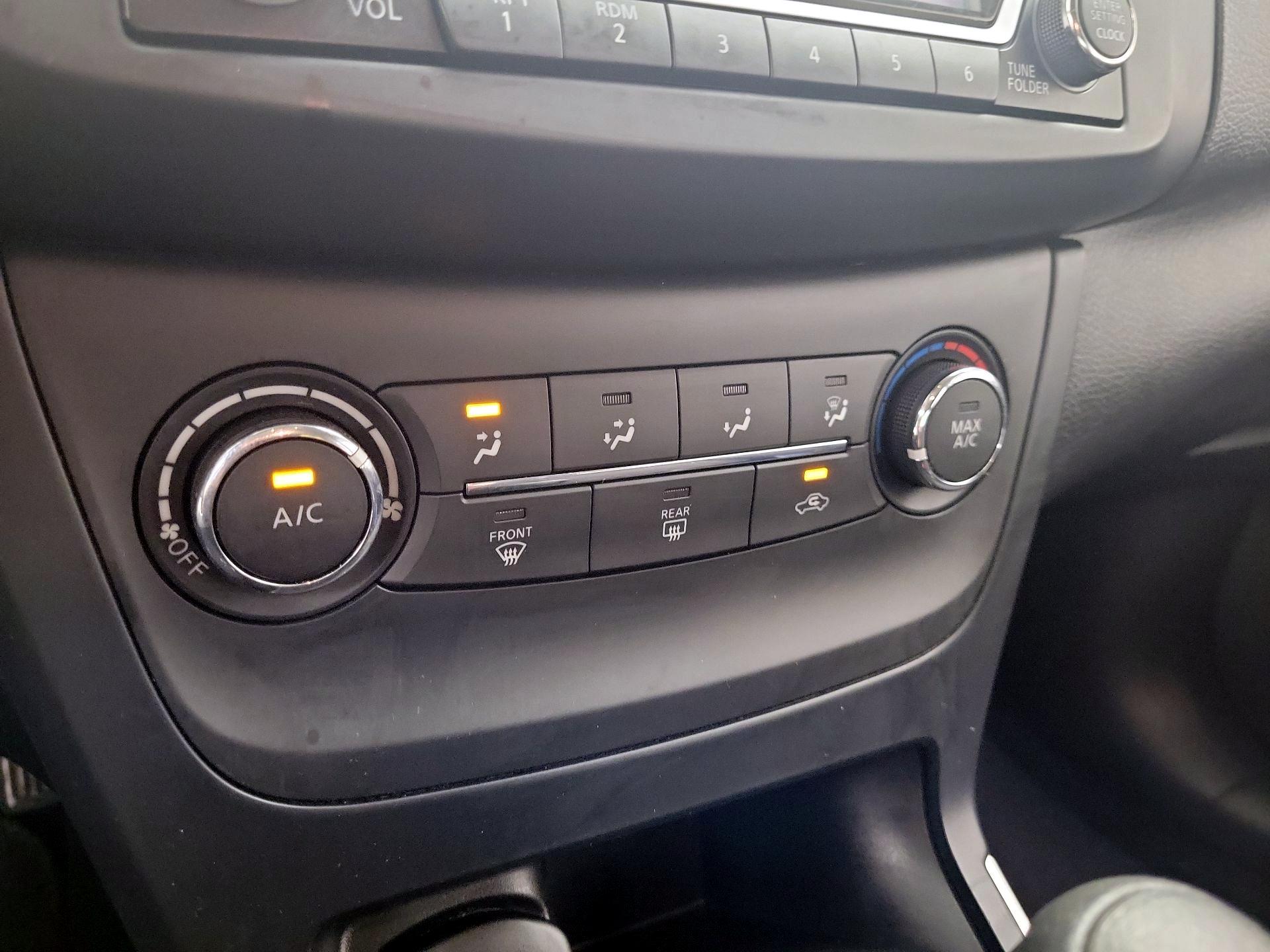 Thumbnail: 2018 Nissan Sentra - 16