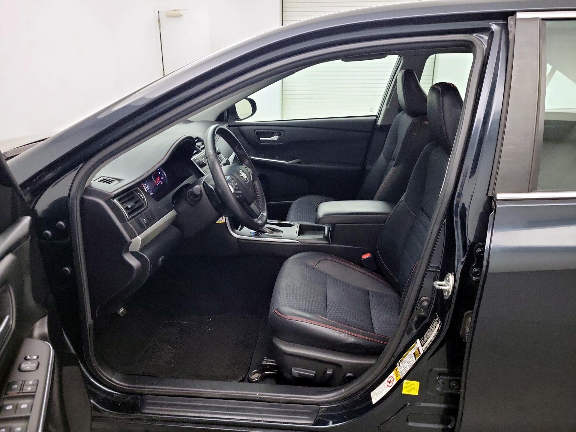 Thumbnail: 2015 Toyota Camry - 11
