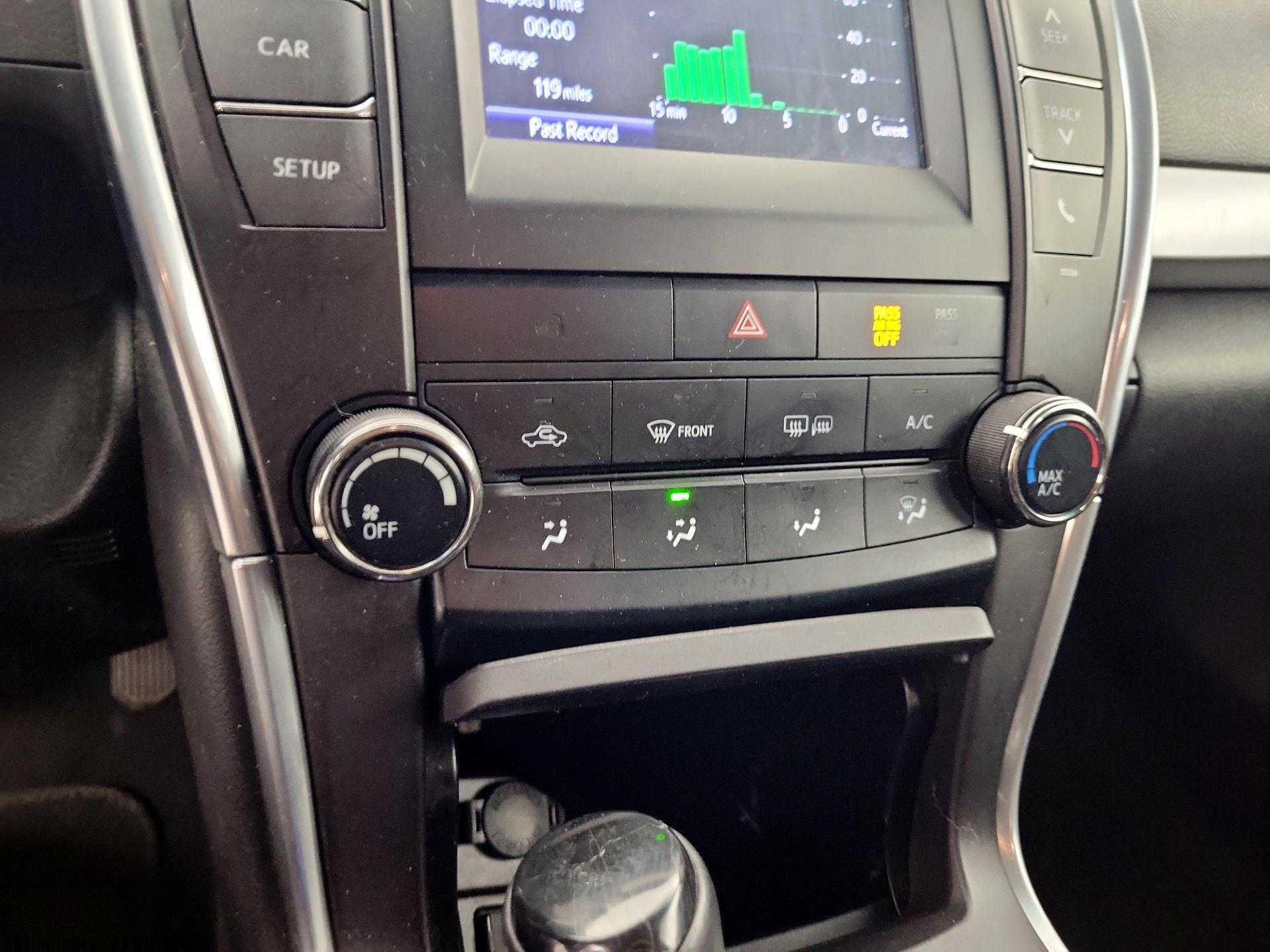 Thumbnail: 2015 Toyota Camry - 16