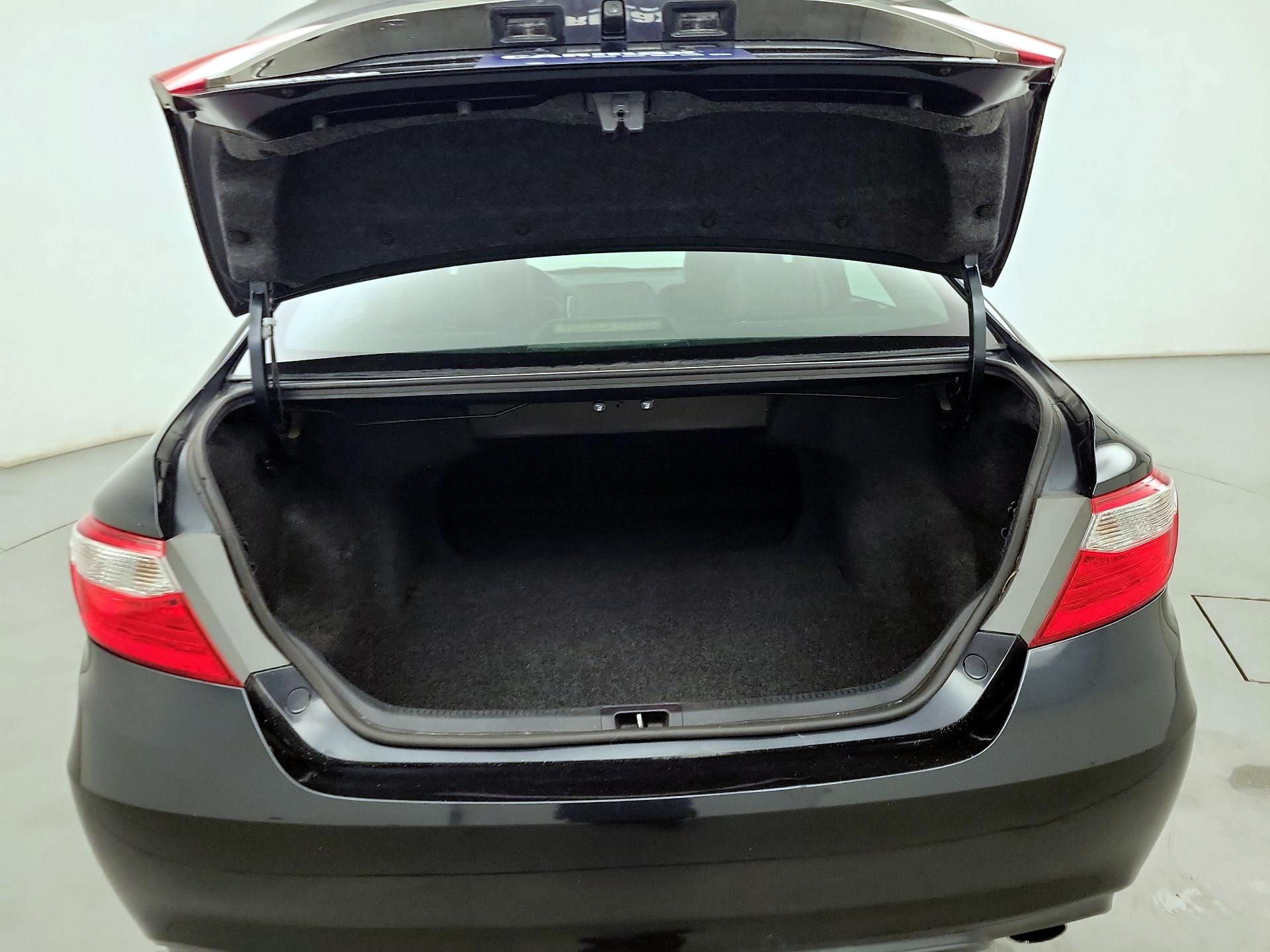 Thumbnail: 2015 Toyota Camry - 20