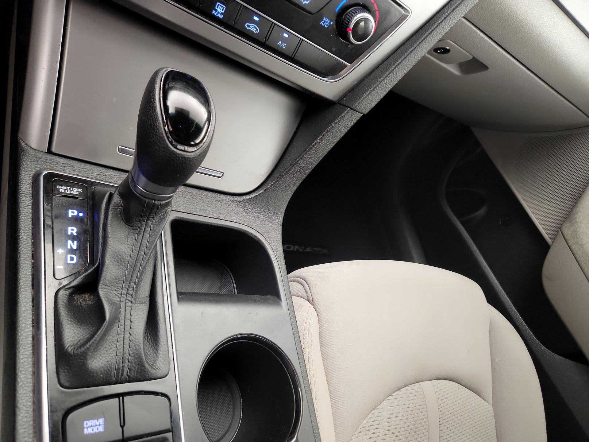 Thumbnail: 2016 Hyundai Sonata - 17