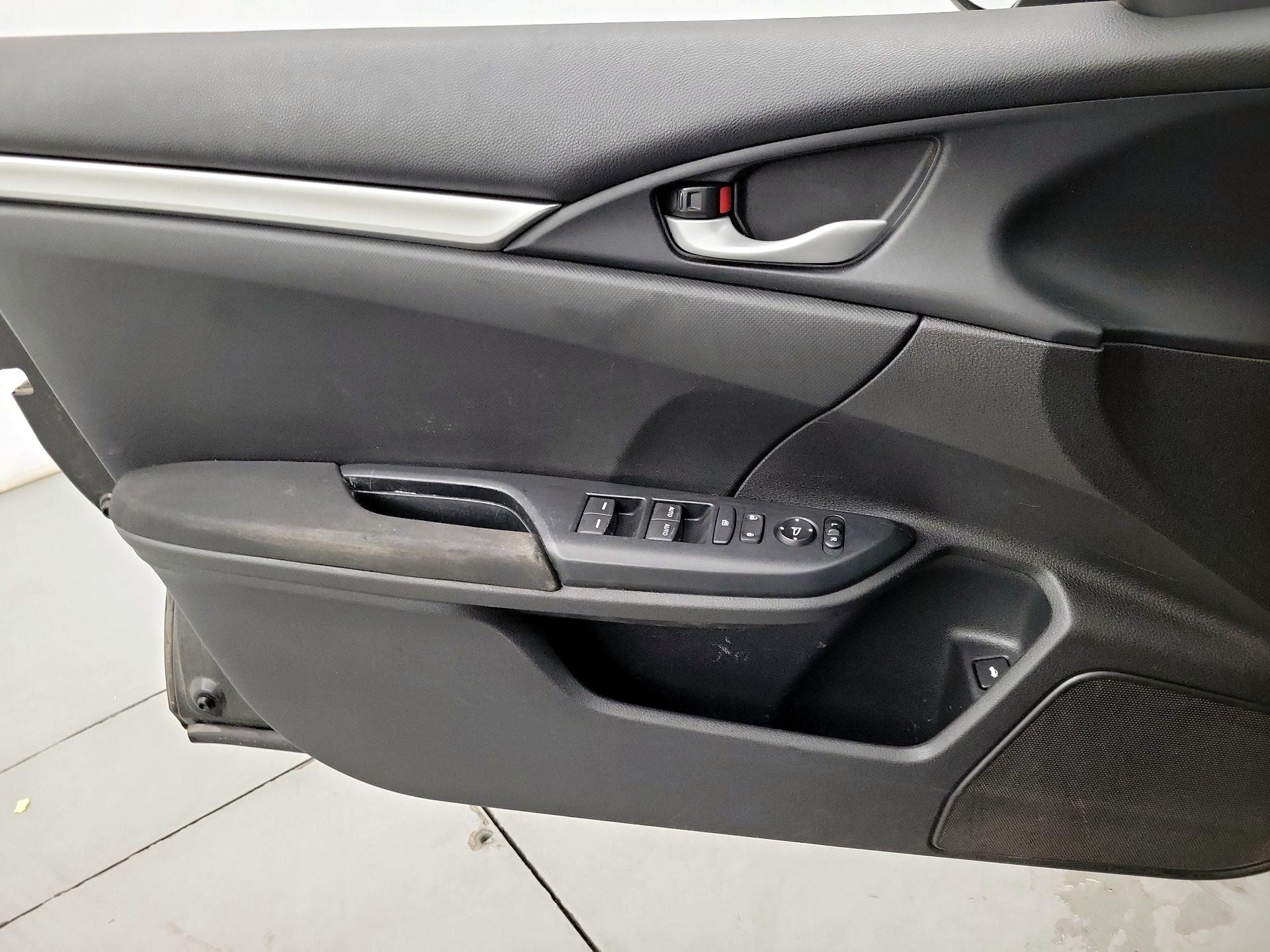 Thumbnail: 2016 Honda Civic - 12