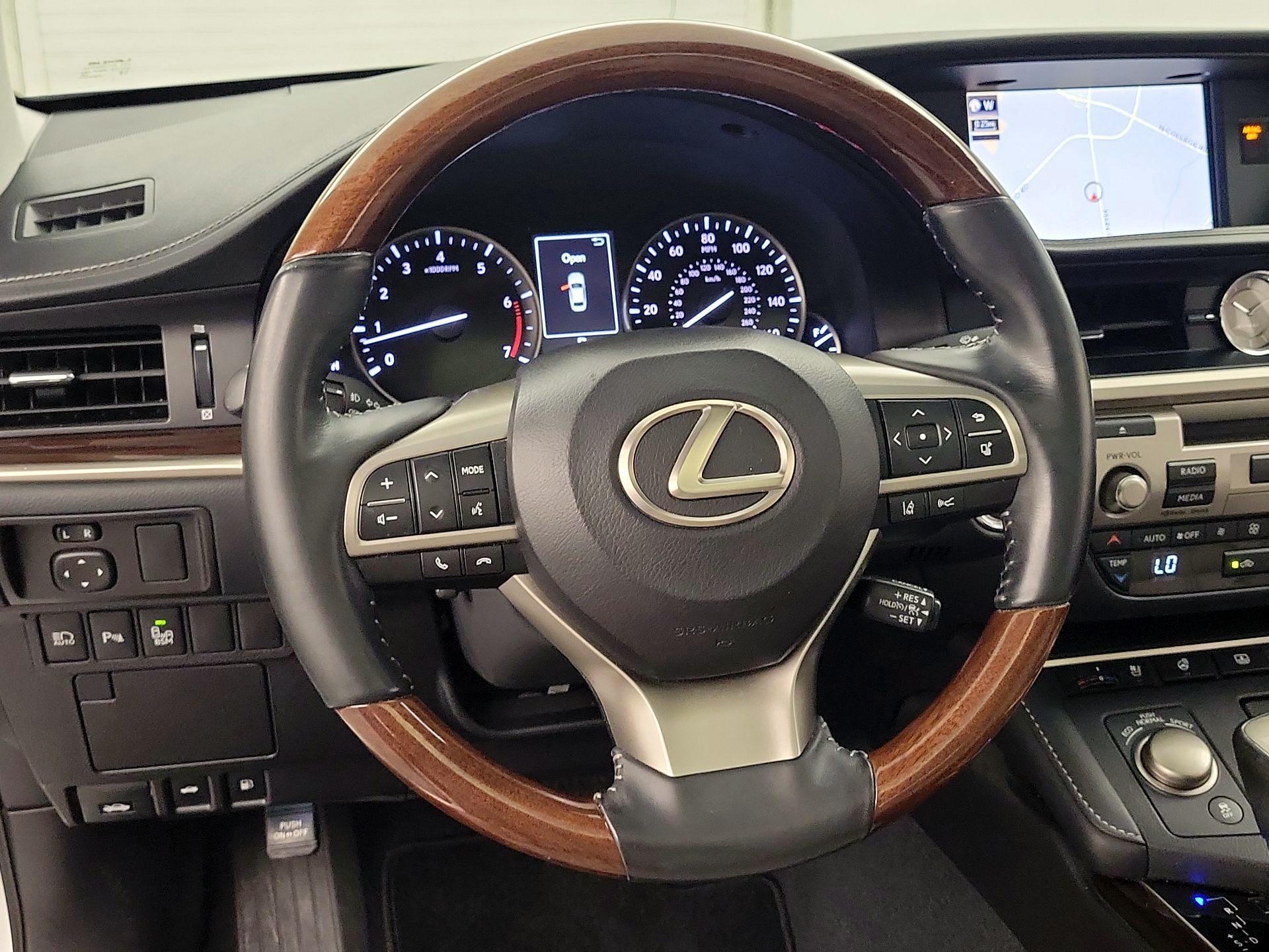 Thumbnail: 2018 Lexus ES - 10