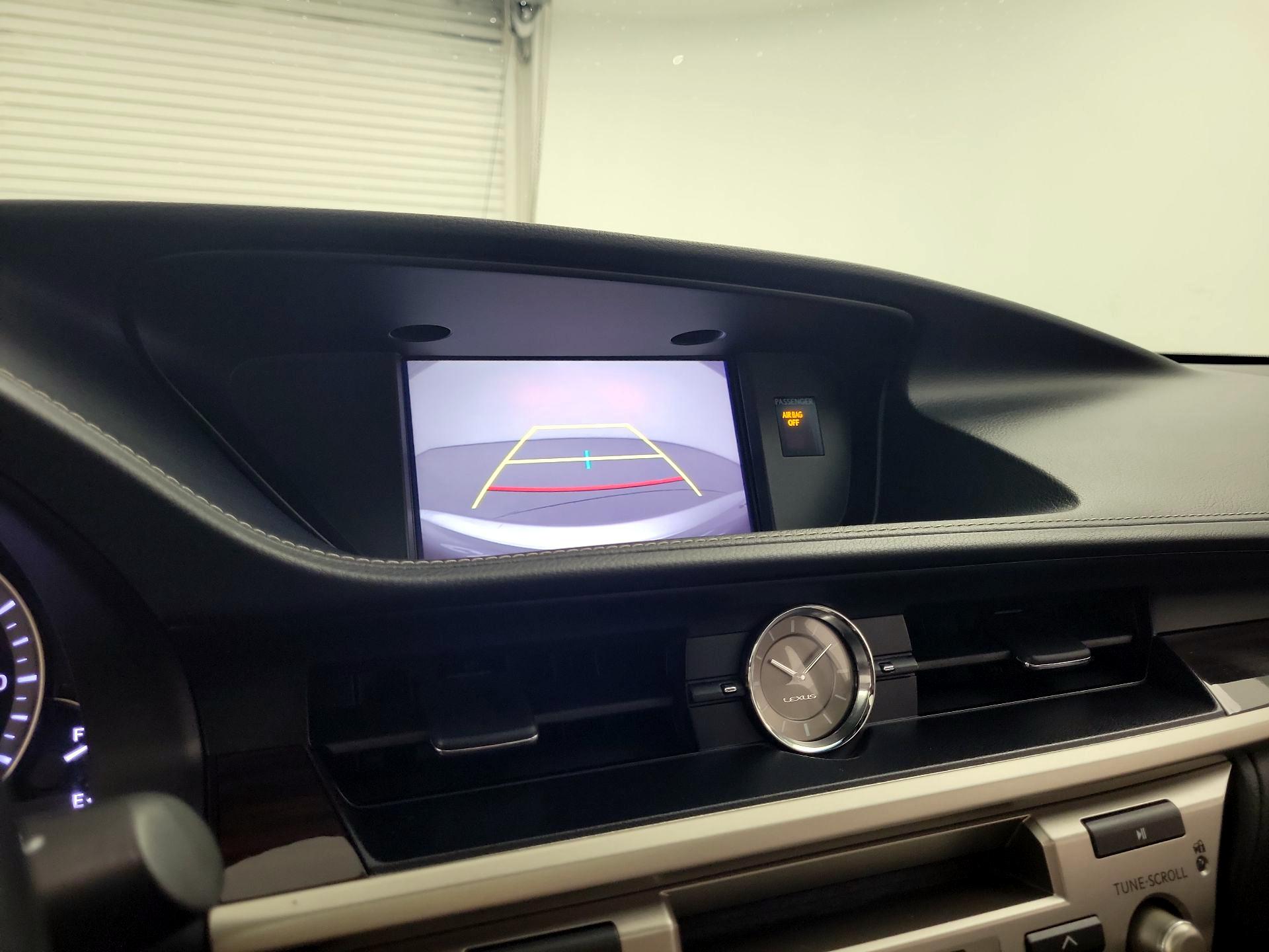 Thumbnail: 2018 Lexus ES - 15