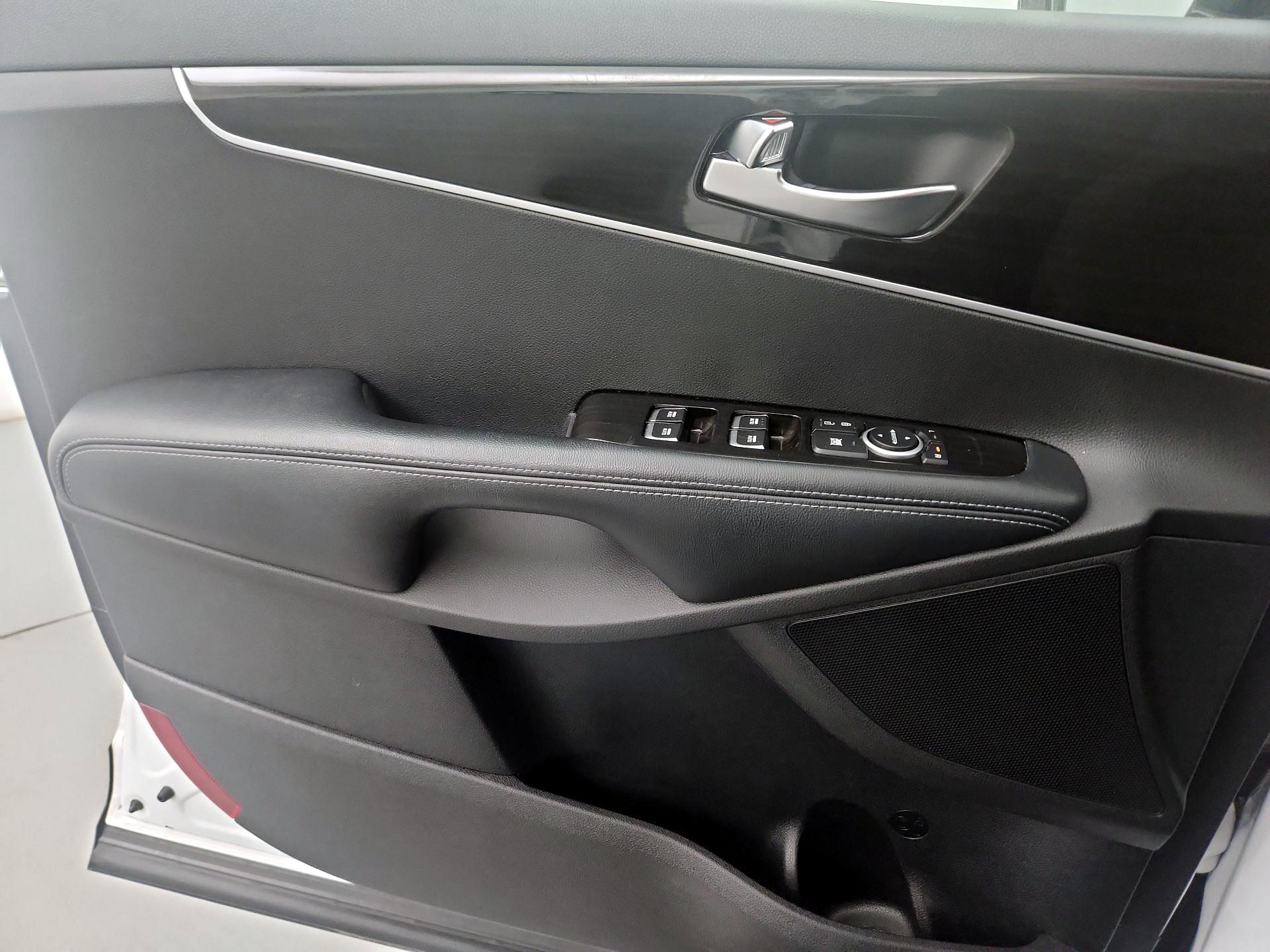 Thumbnail: 2019 Kia Sorento - 12