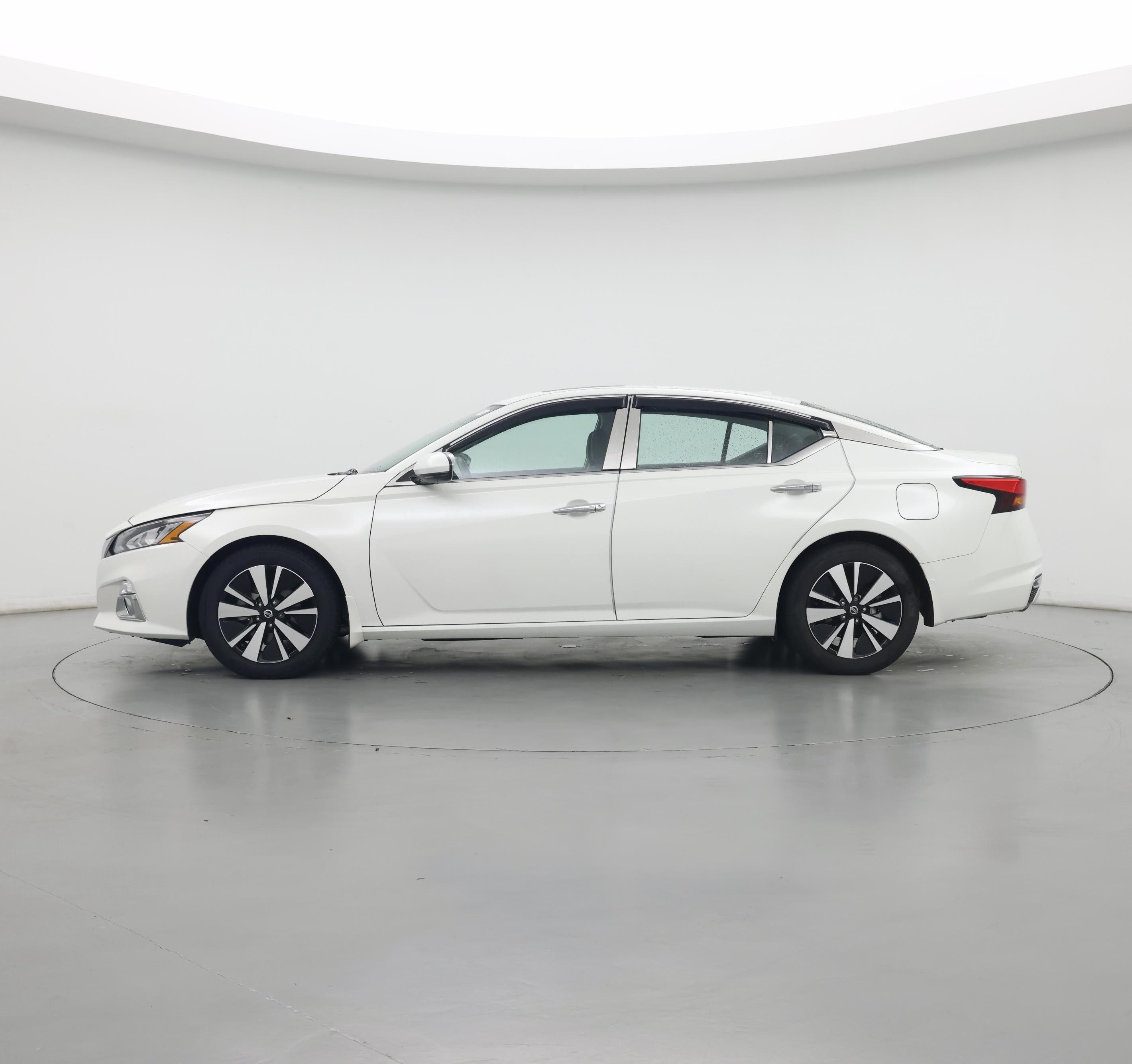 Thumbnail: 2021 Nissan Altima - 3