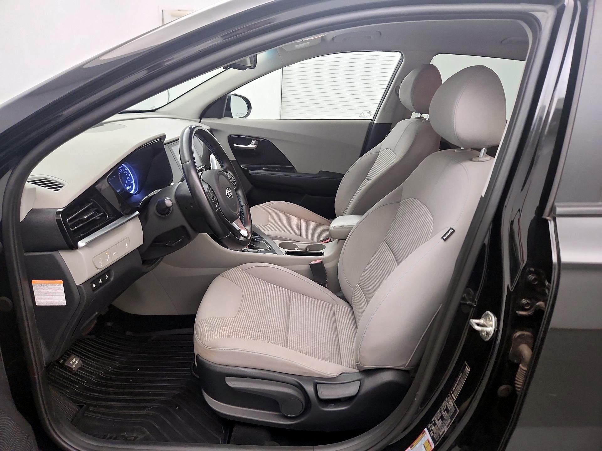 Thumbnail: 2020 Kia Niro - 11