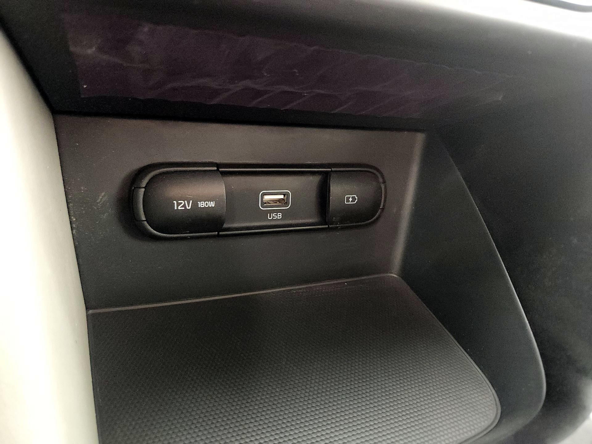 Thumbnail: 2020 Kia Niro - 18