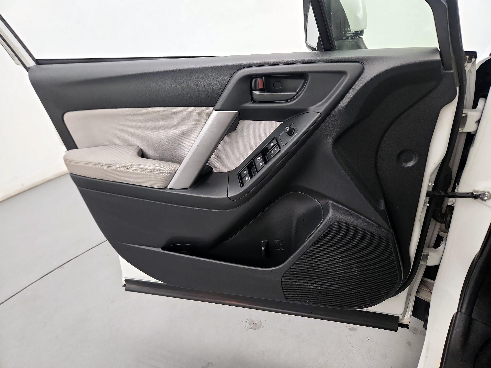 Thumbnail: 2015 Subaru Forester - 12