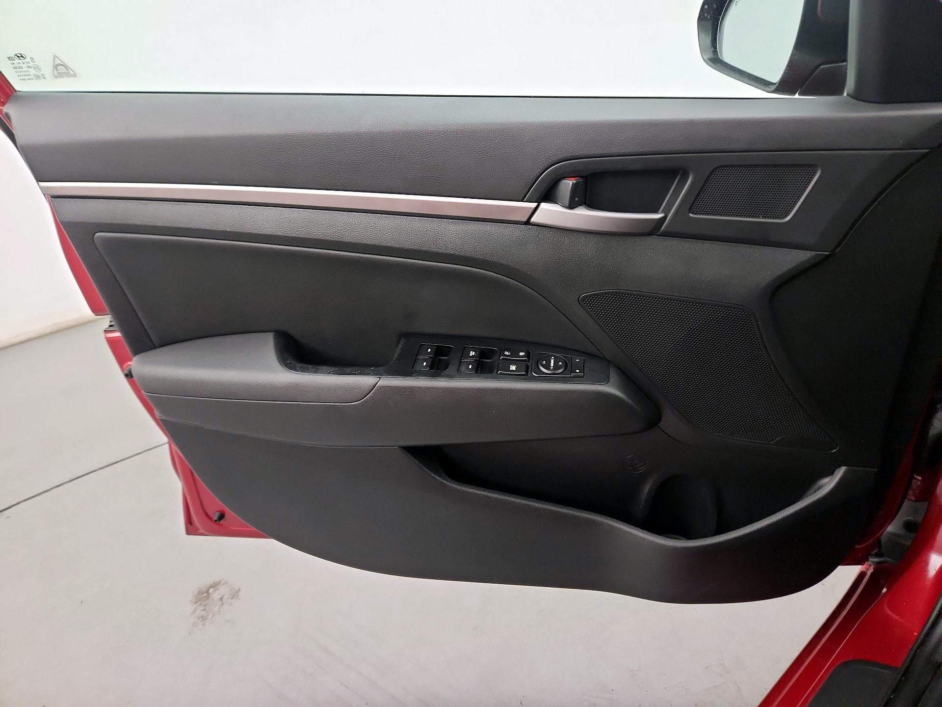 Thumbnail: 2017 Hyundai Elantra - 12