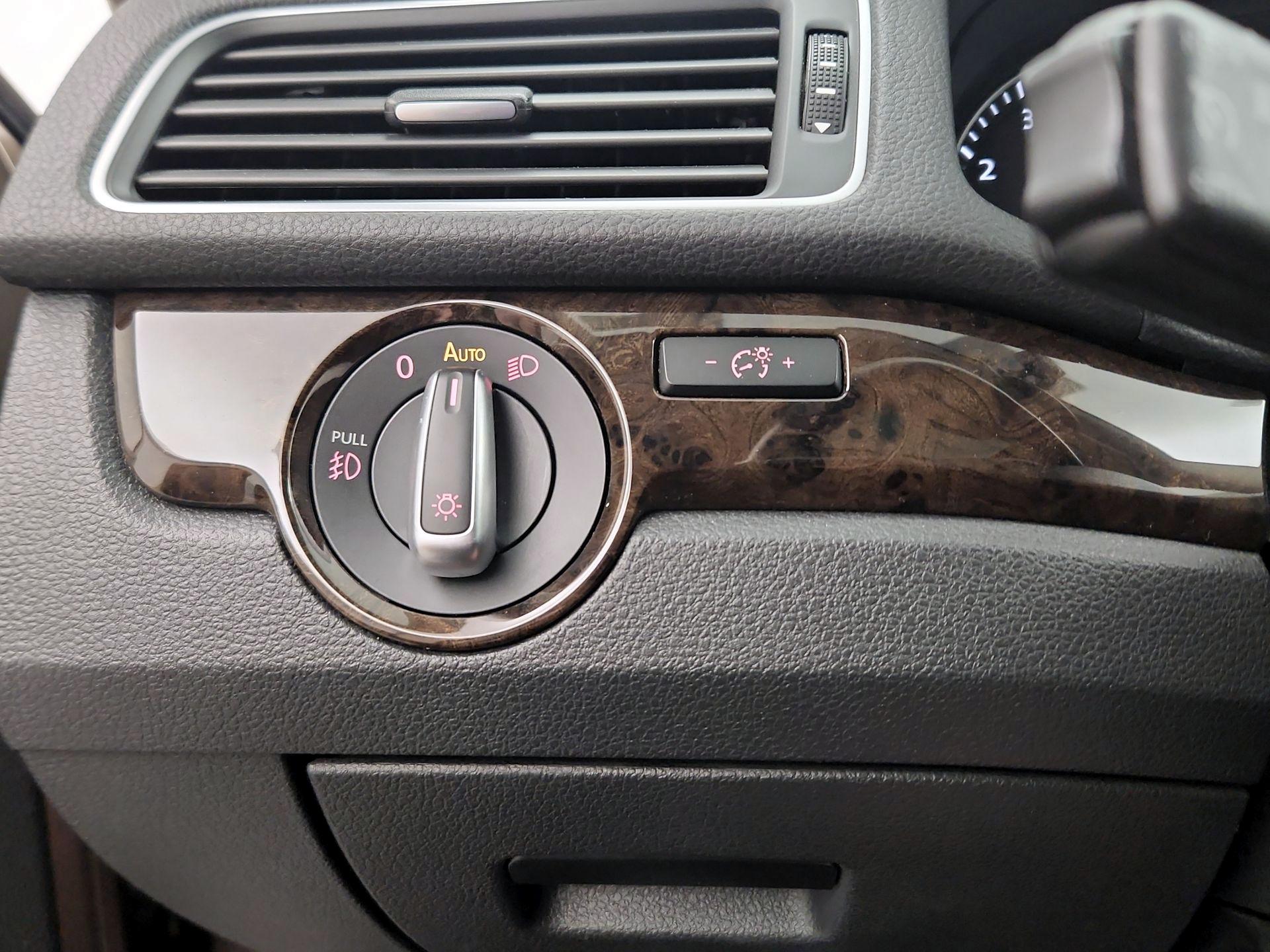 Thumbnail: 2015 Volkswagen Passat - 13