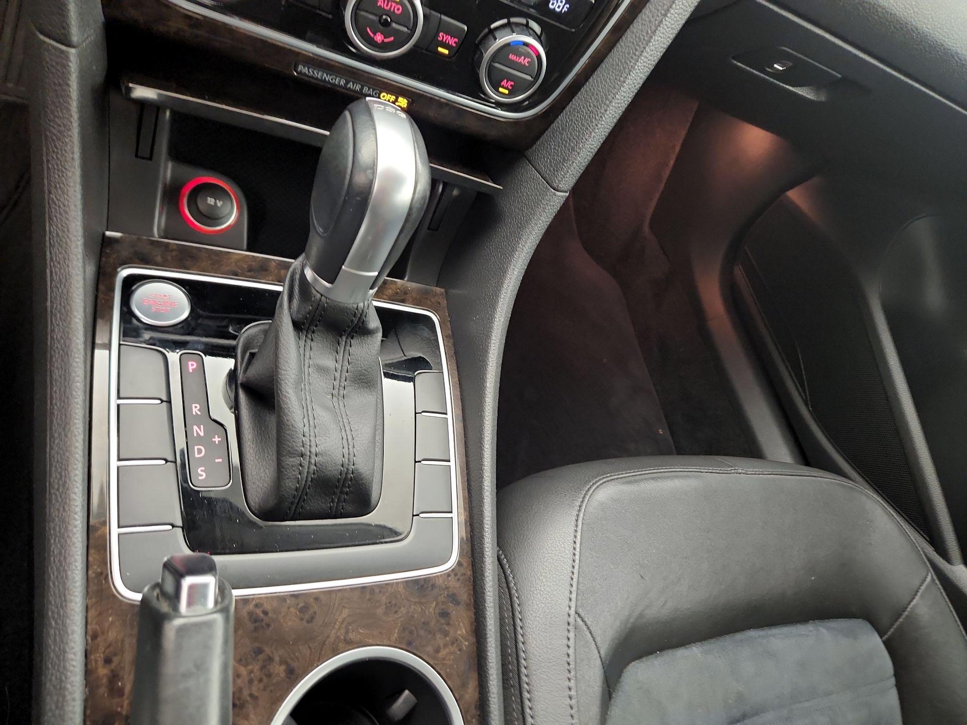 Thumbnail: 2015 Volkswagen Passat - 18