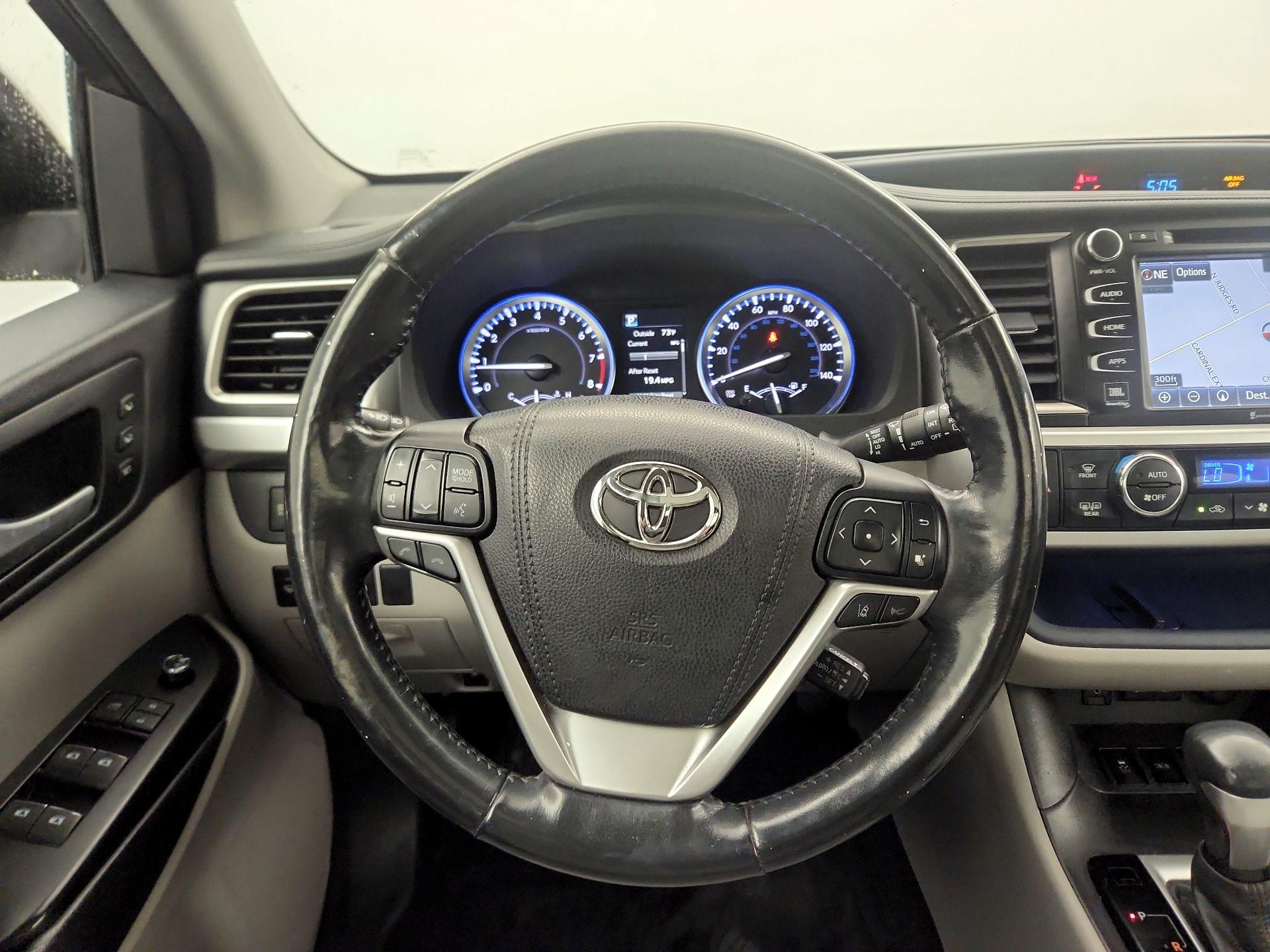 Thumbnail: 2017 Toyota Highlander - 10