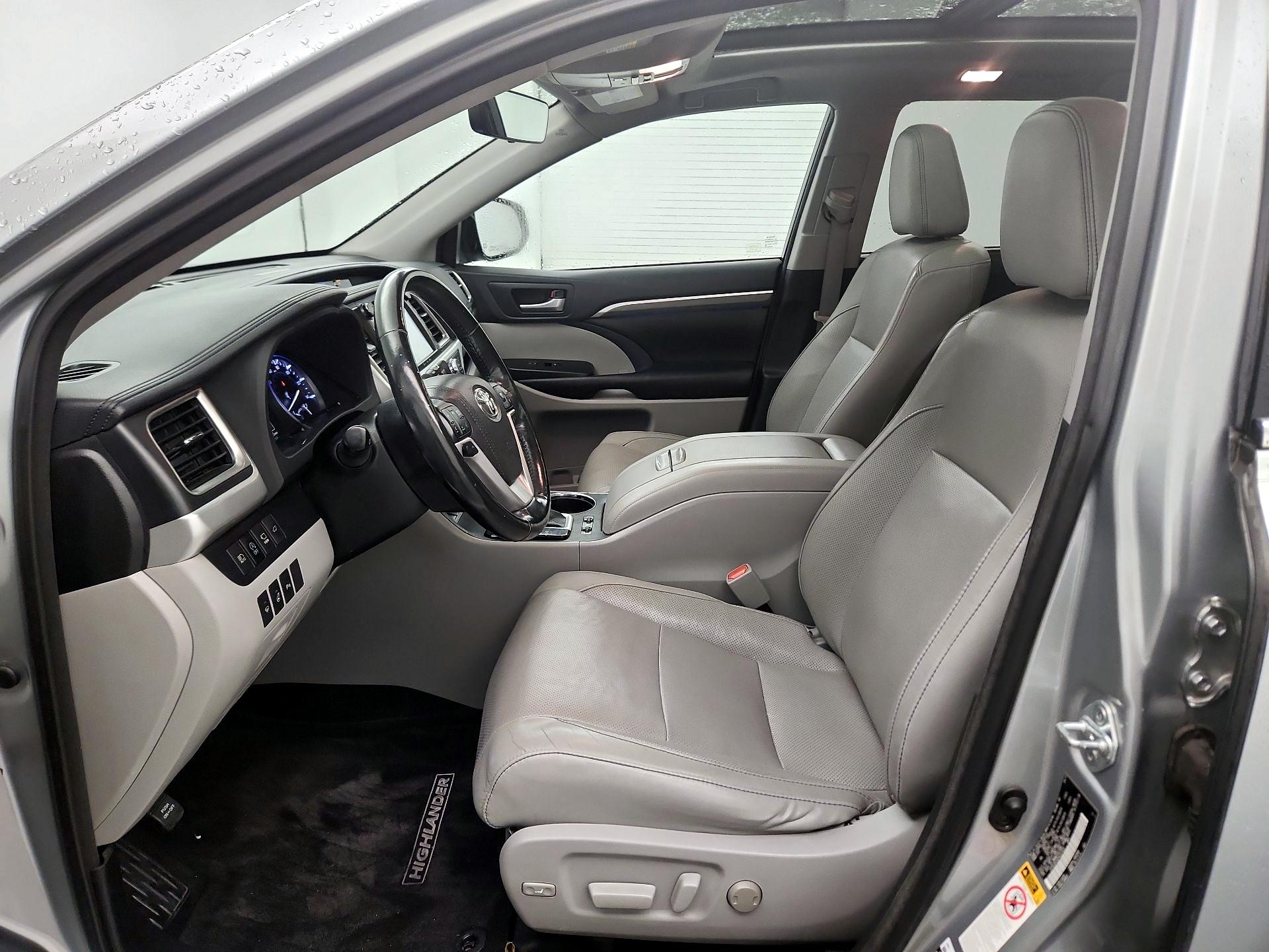 Thumbnail: 2017 Toyota Highlander - 11