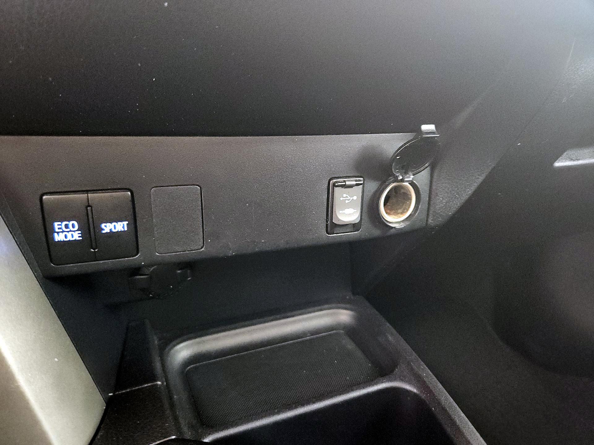 Thumbnail: 2017 Toyota RAV4 - 18