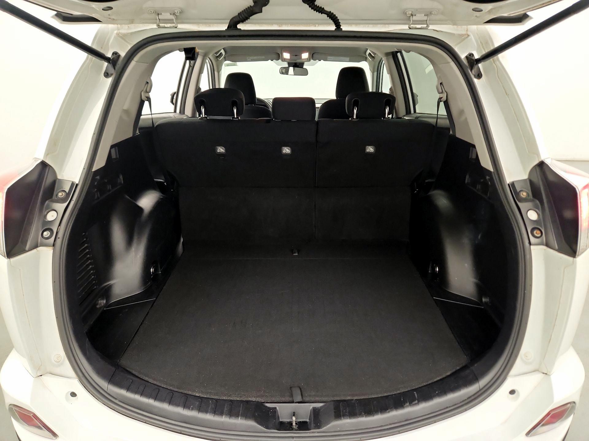 Thumbnail: 2017 Toyota RAV4 - 20
