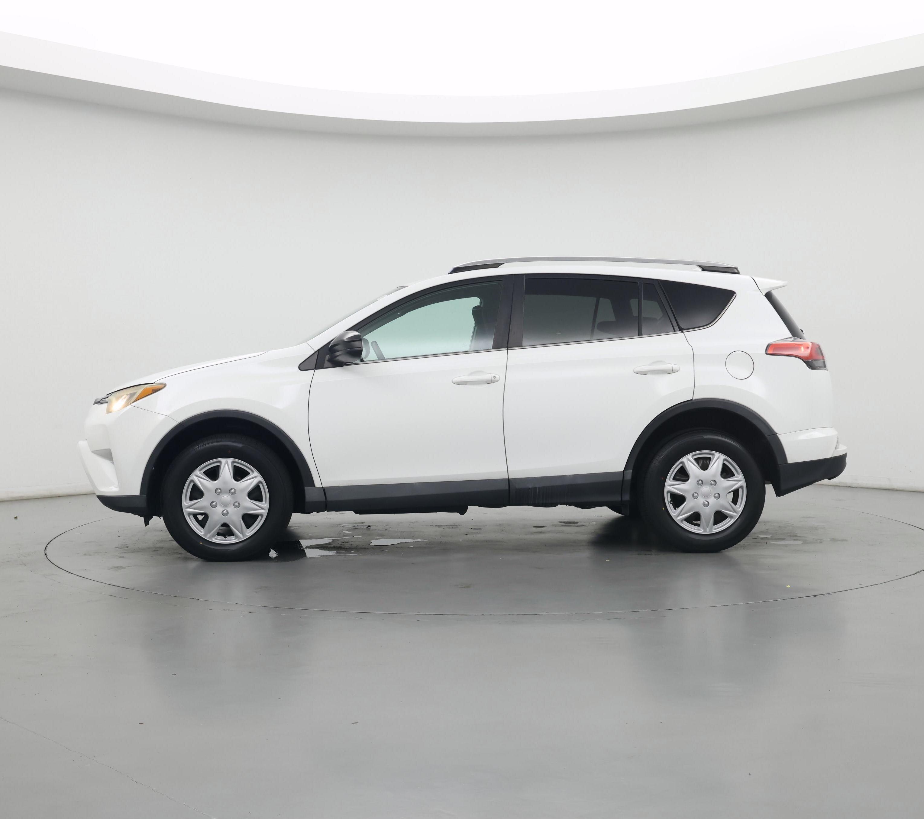 Thumbnail: 2017 Toyota RAV4 - 3