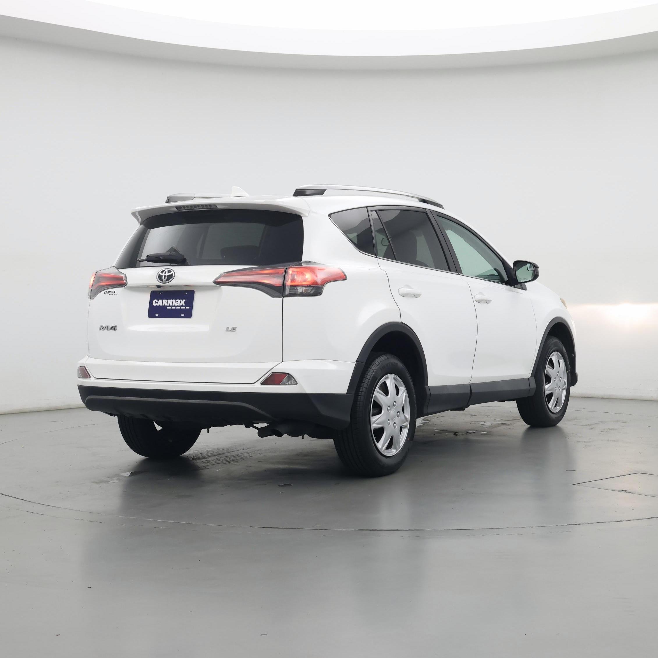 Thumbnail: 2017 Toyota RAV4 - 8