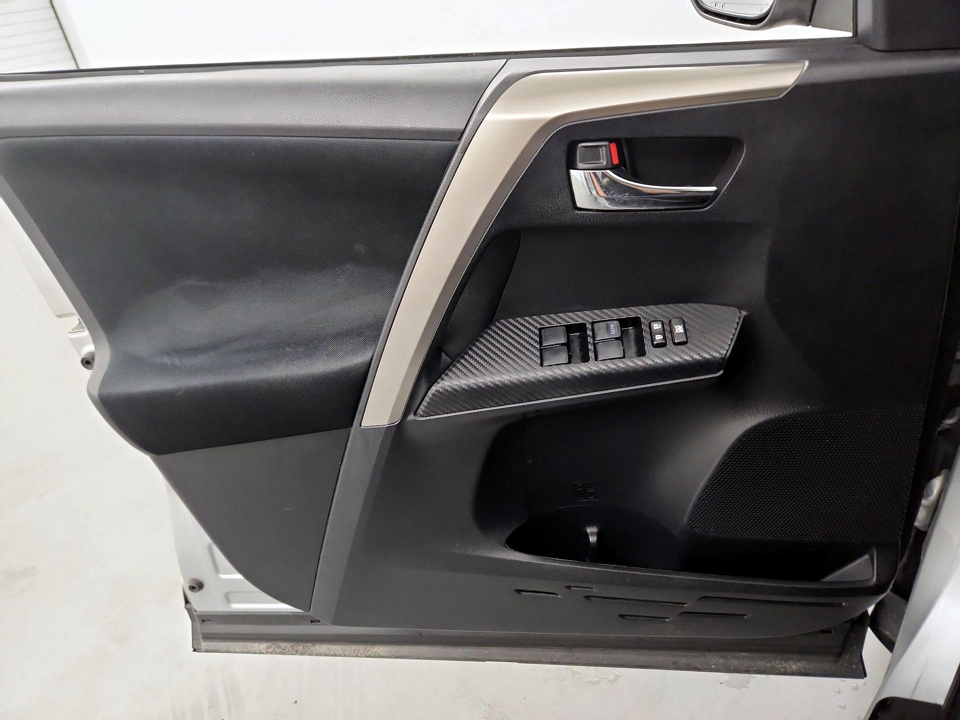 Thumbnail: 2015 Toyota RAV4 - 12