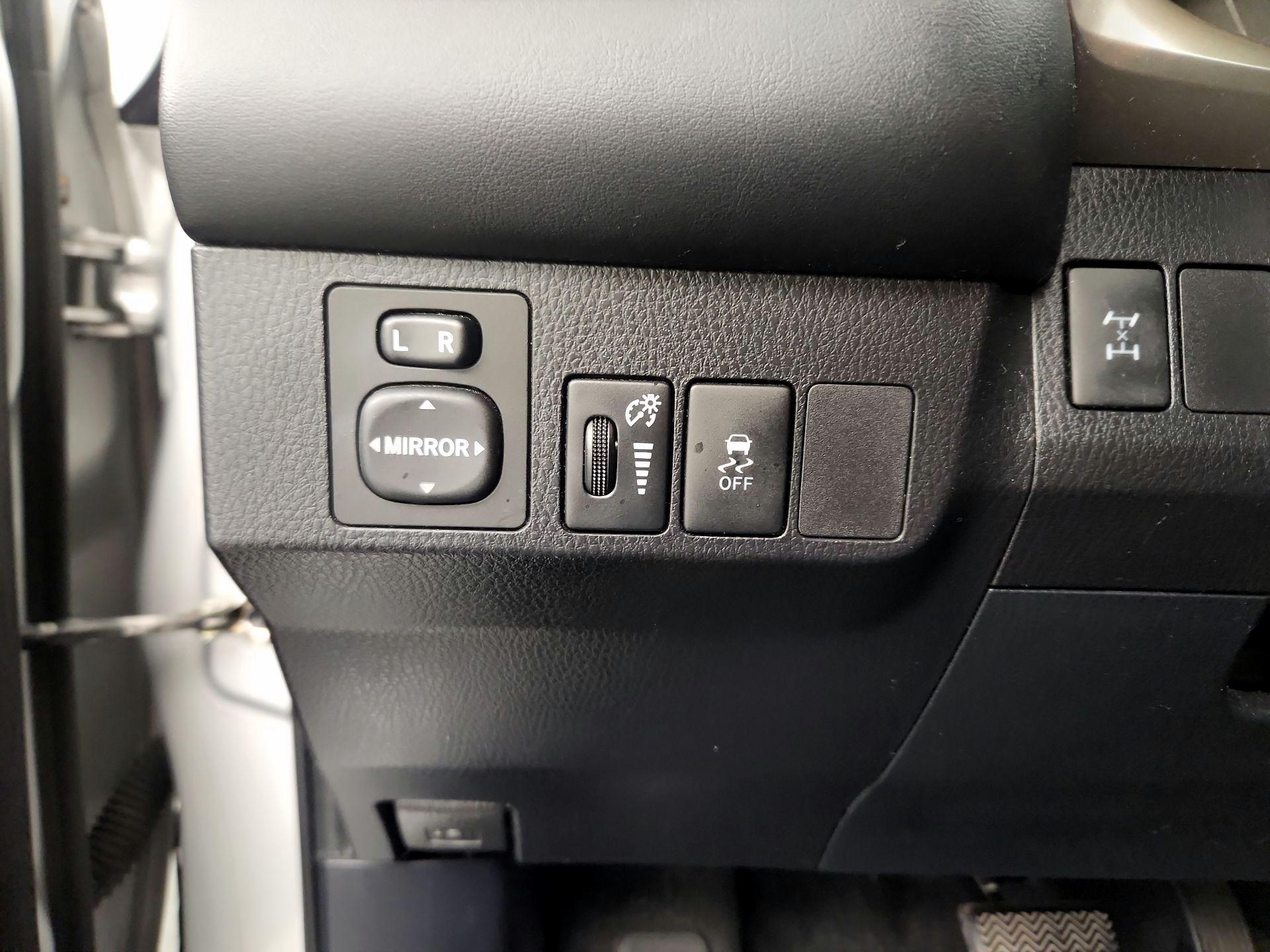 Thumbnail: 2015 Toyota RAV4 - 13