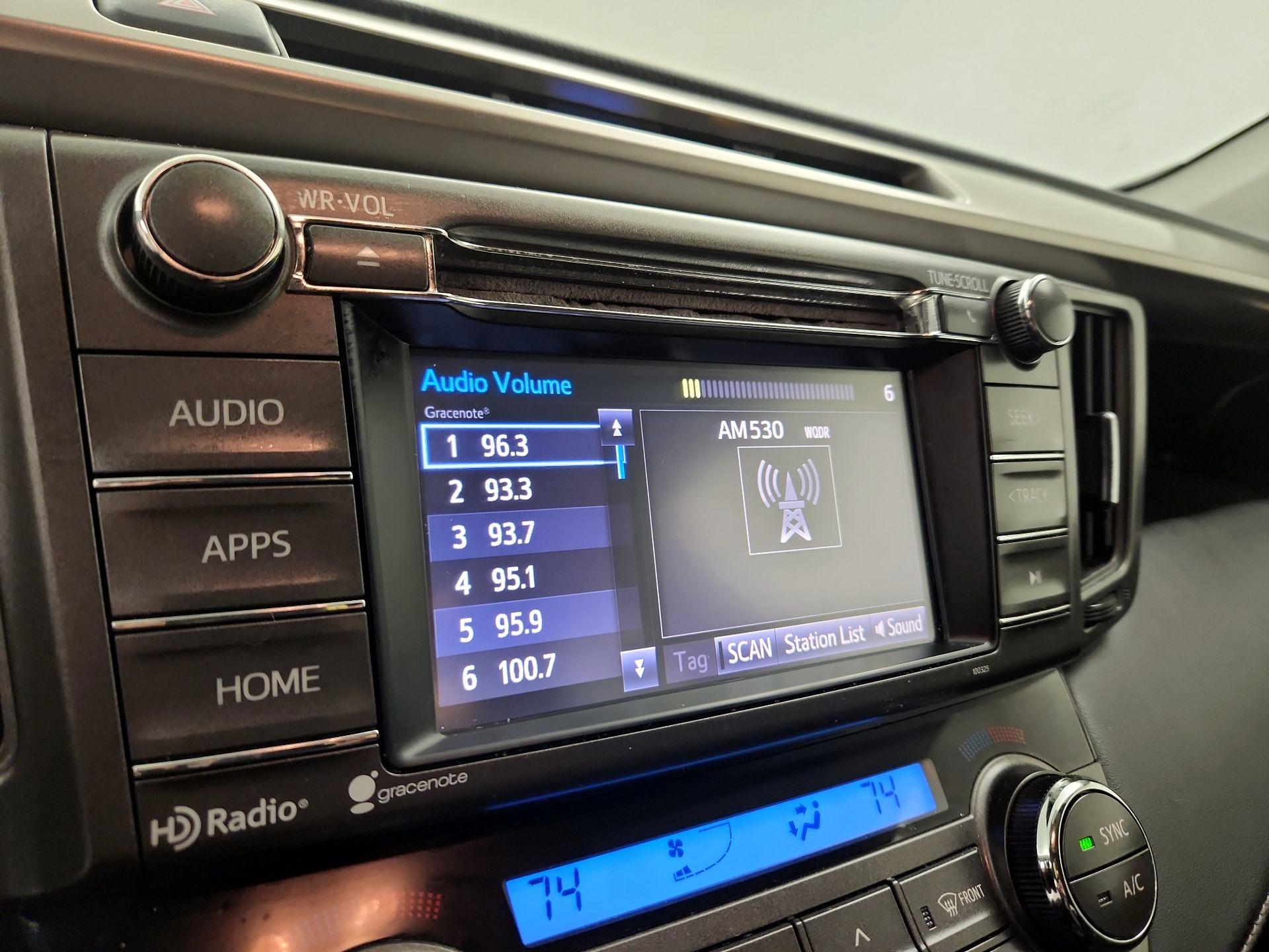 Thumbnail: 2015 Toyota RAV4 - 14