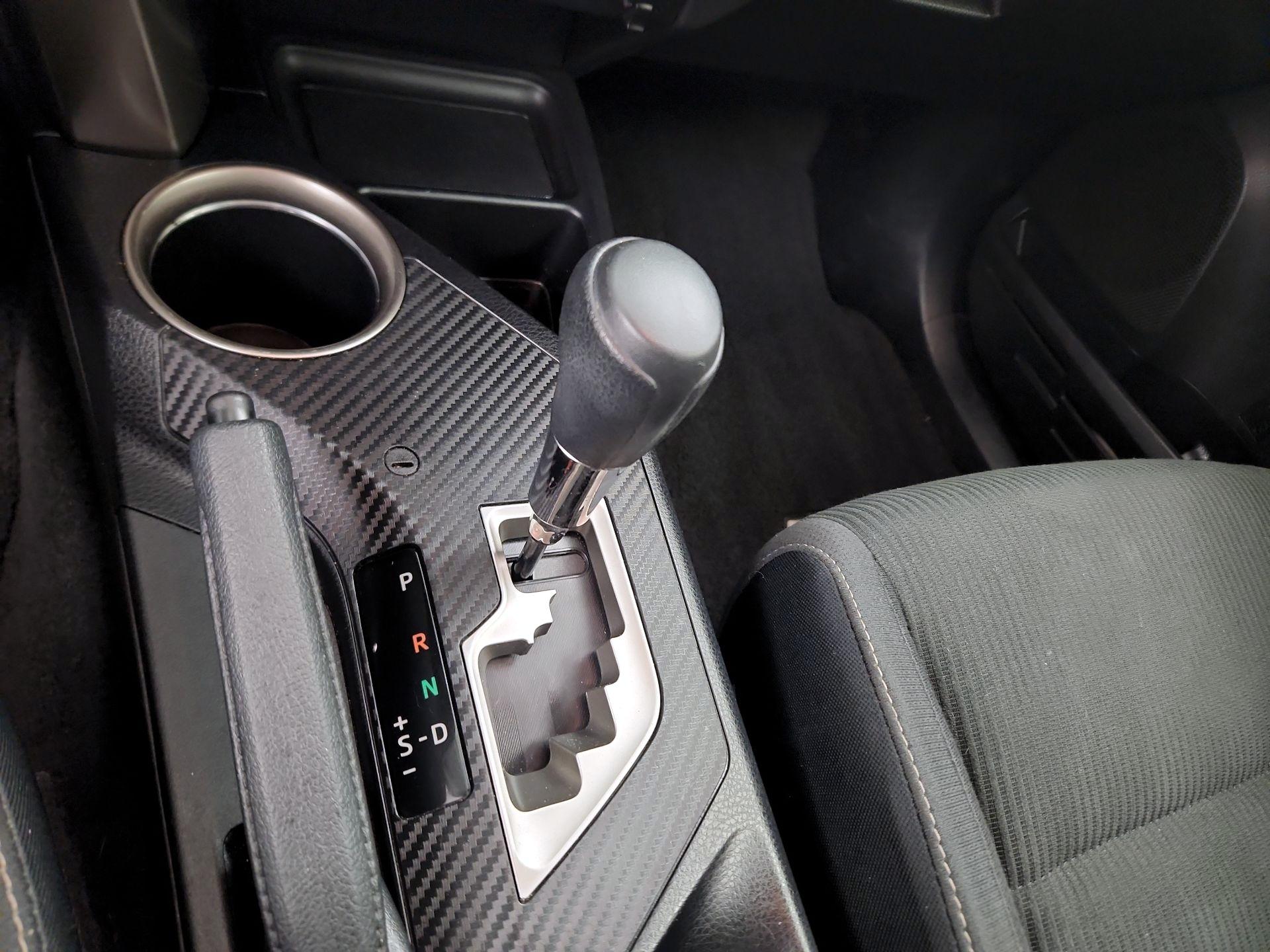 Thumbnail: 2015 Toyota RAV4 - 16